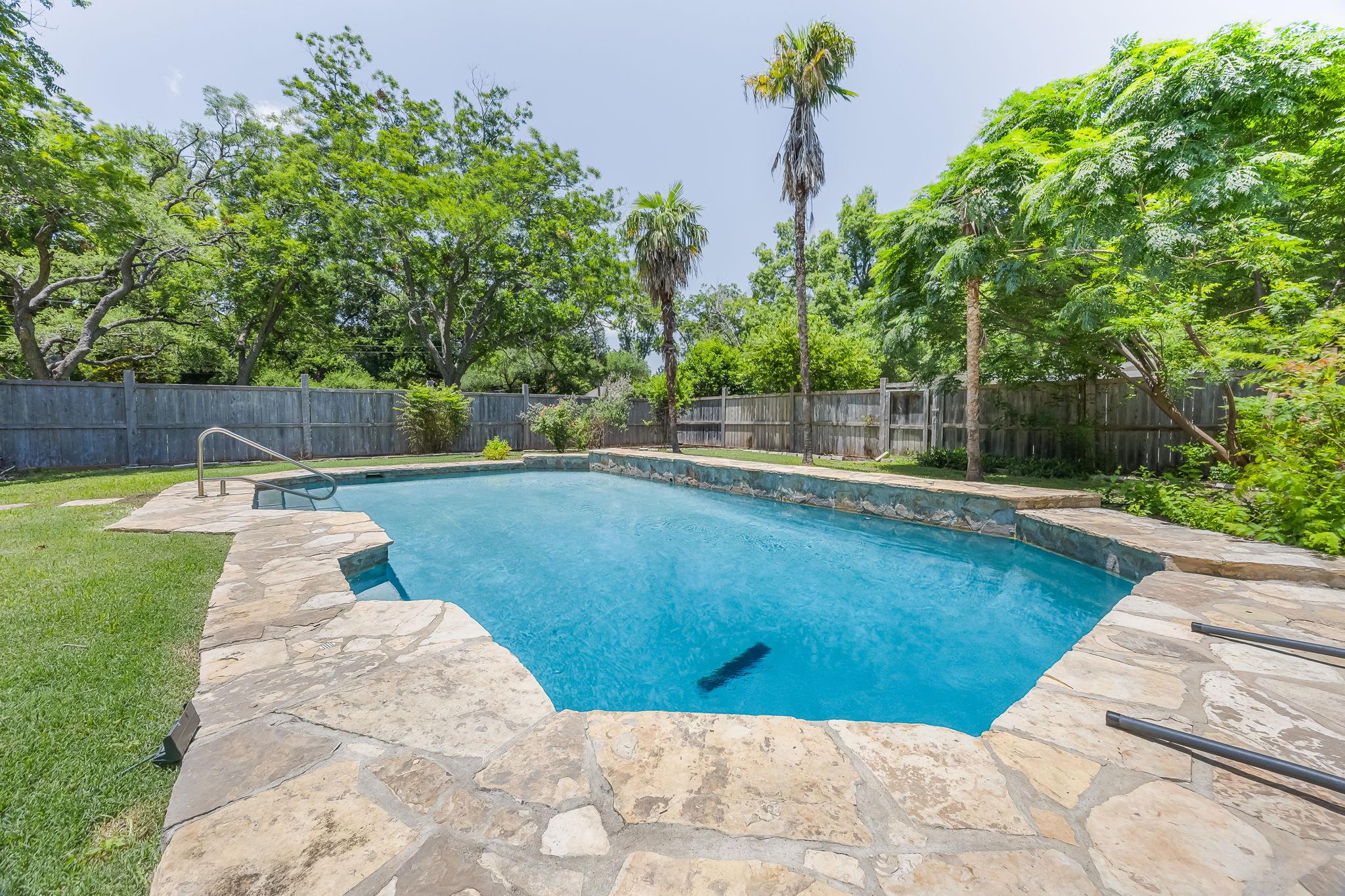 1506 Grace St, Taylor, TX 76574