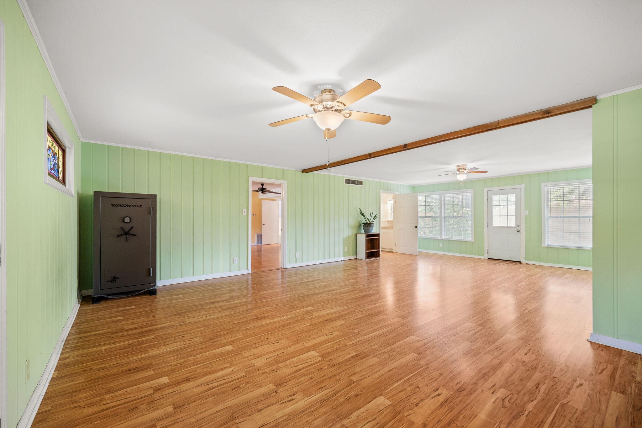 1506 Grace St, Taylor, TX 76574