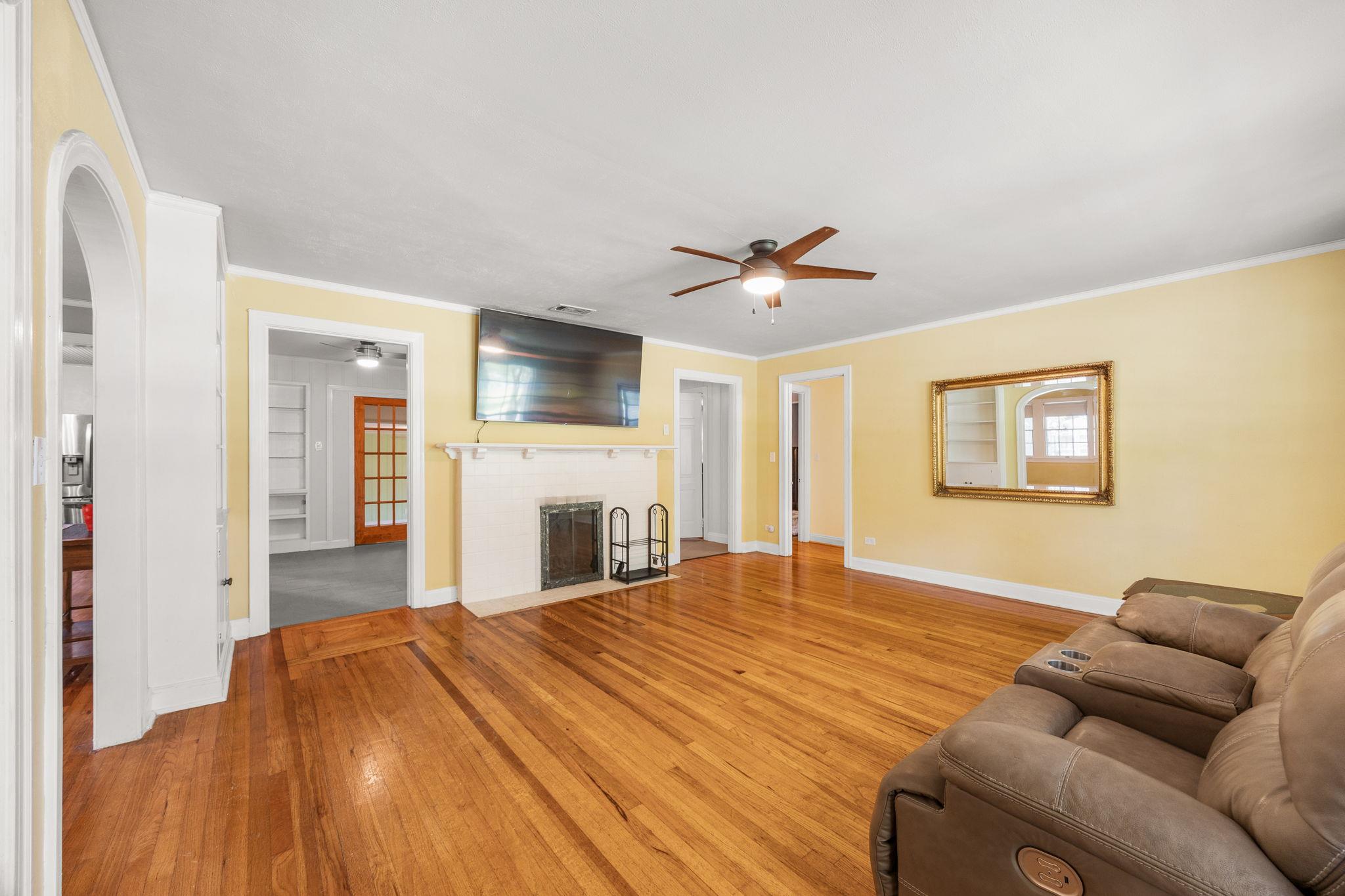 1506 Grace St, Taylor, TX 76574