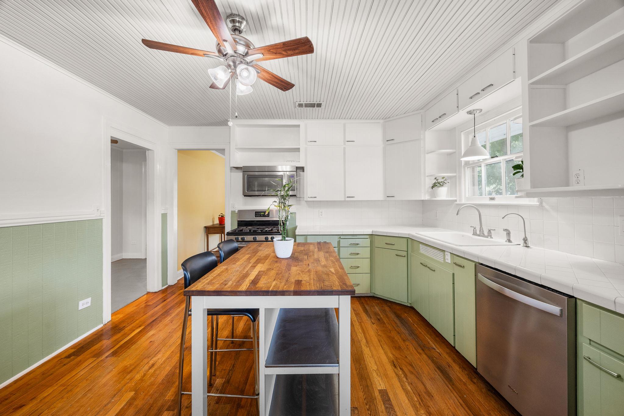 1506 Grace St, Taylor, TX 76574