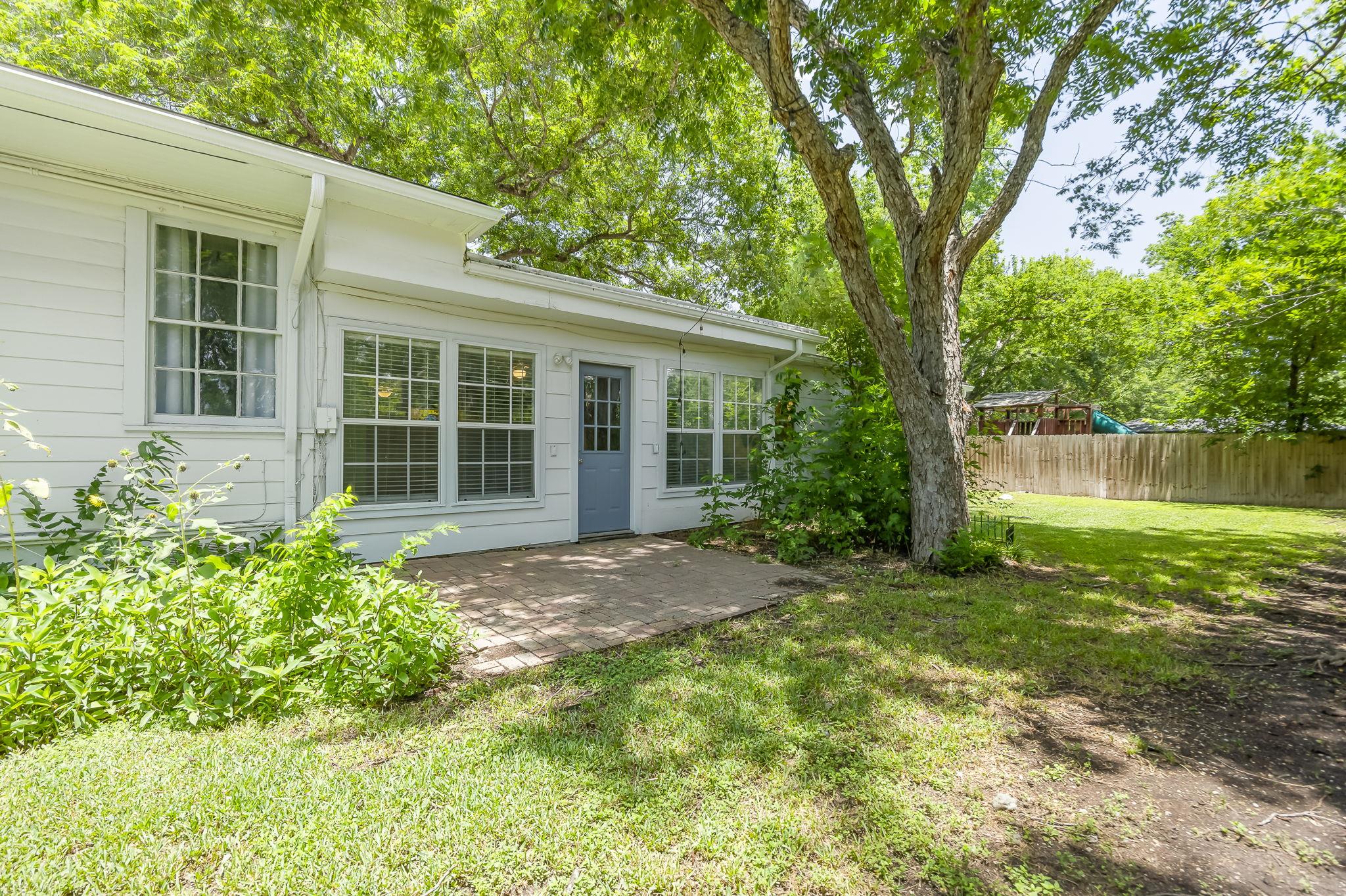 1506 Grace St, Taylor, TX 76574