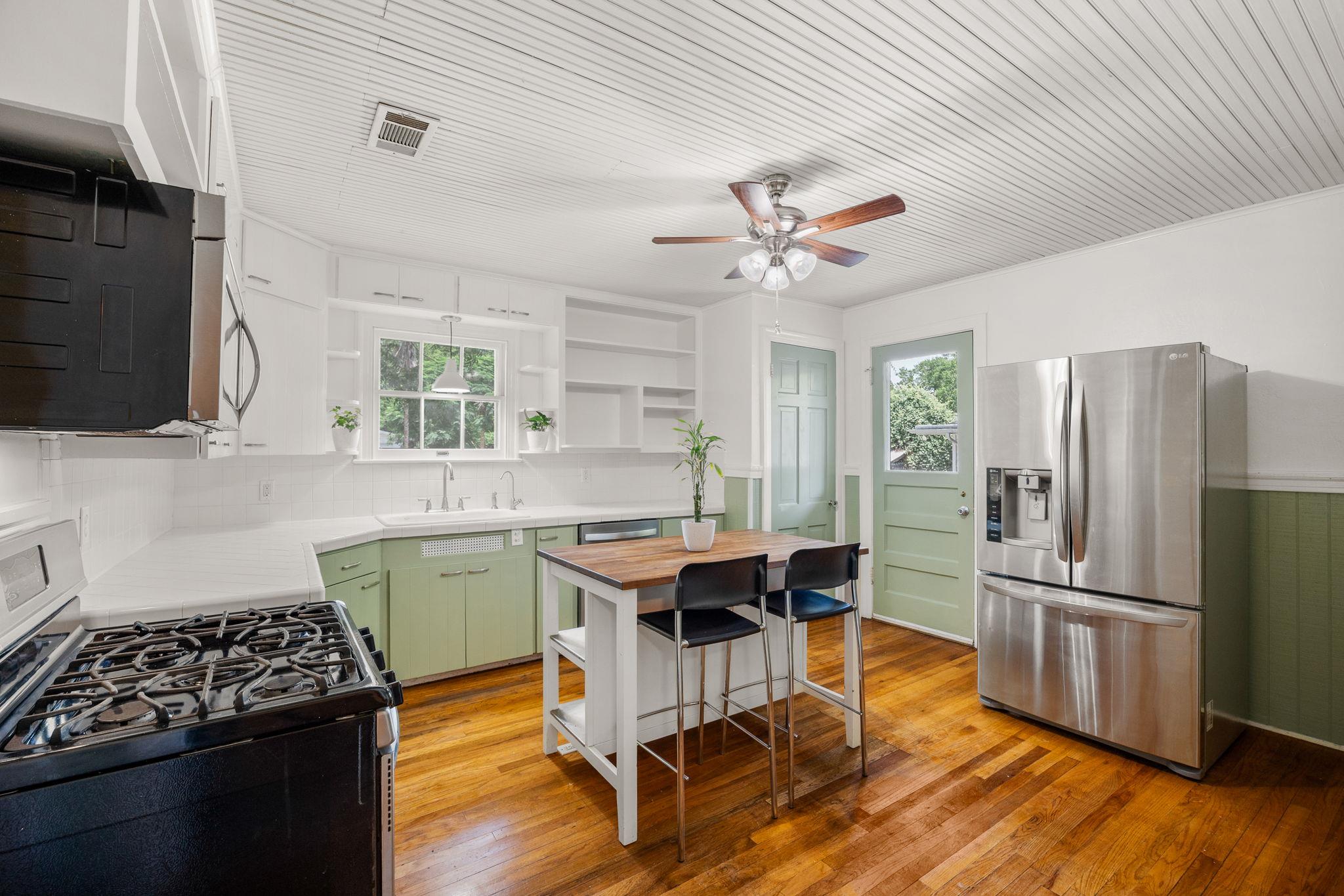 1506 Grace St, Taylor, TX 76574
