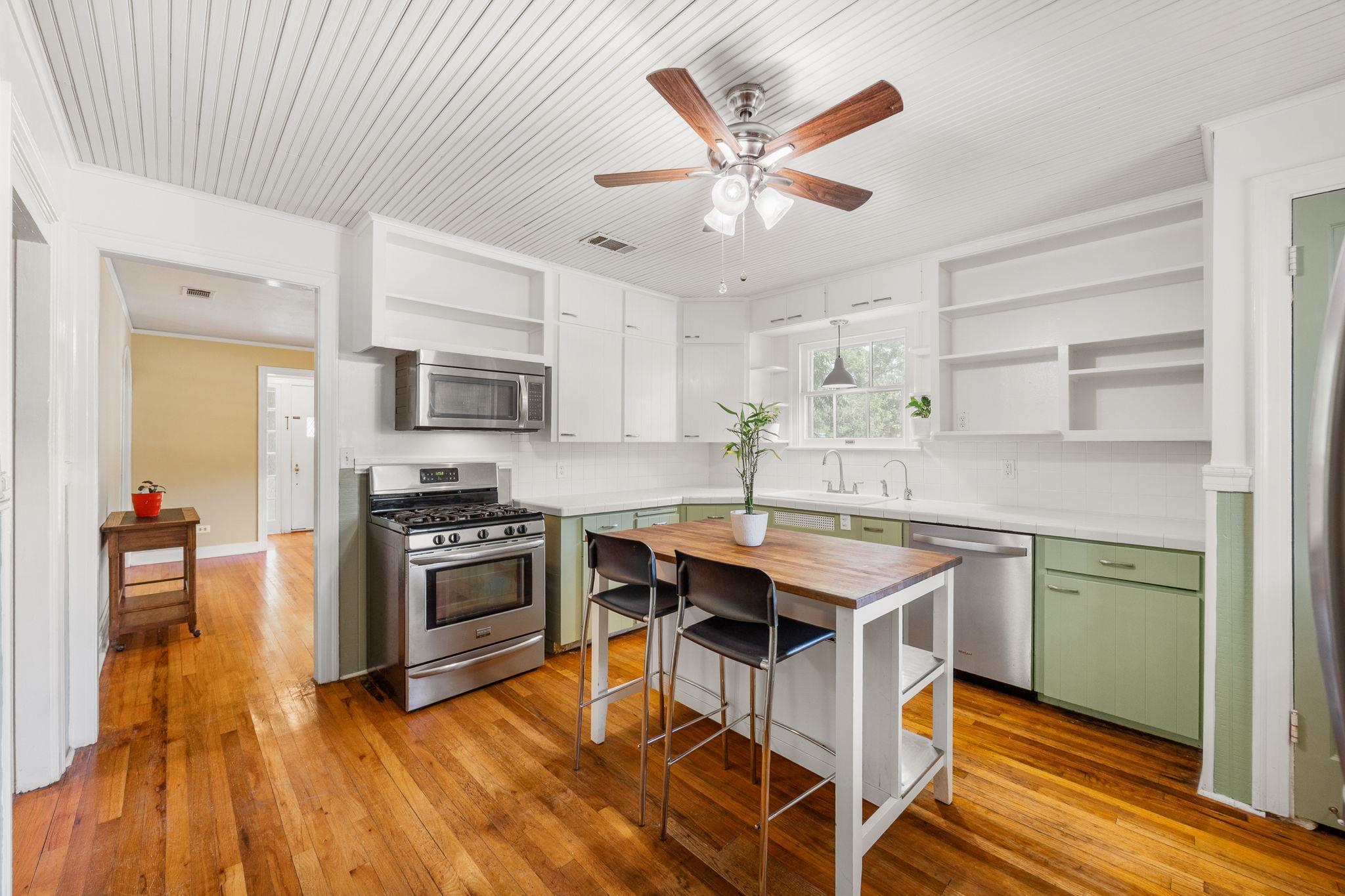 1506 Grace St, Taylor, TX 76574