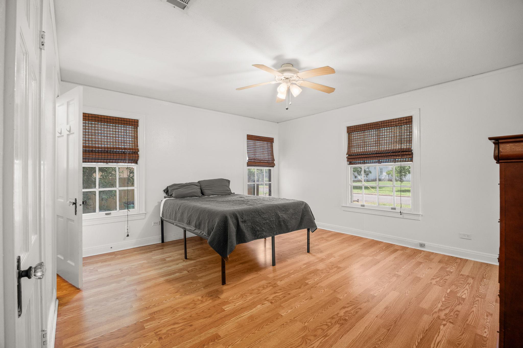 1506 Grace St, Taylor, TX 76574