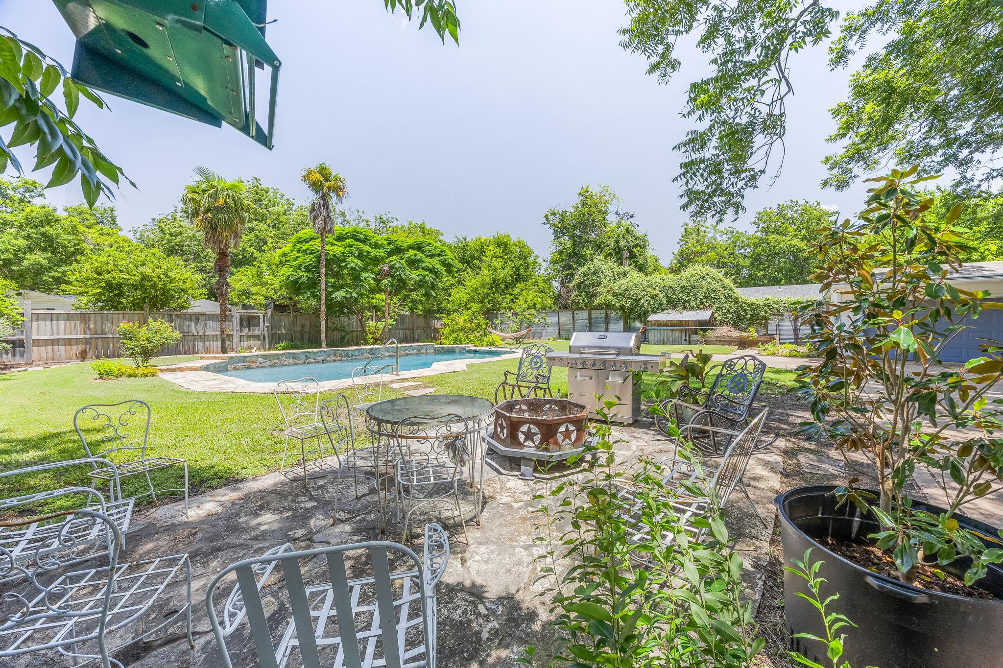 1506 Grace St, Taylor, TX 76574