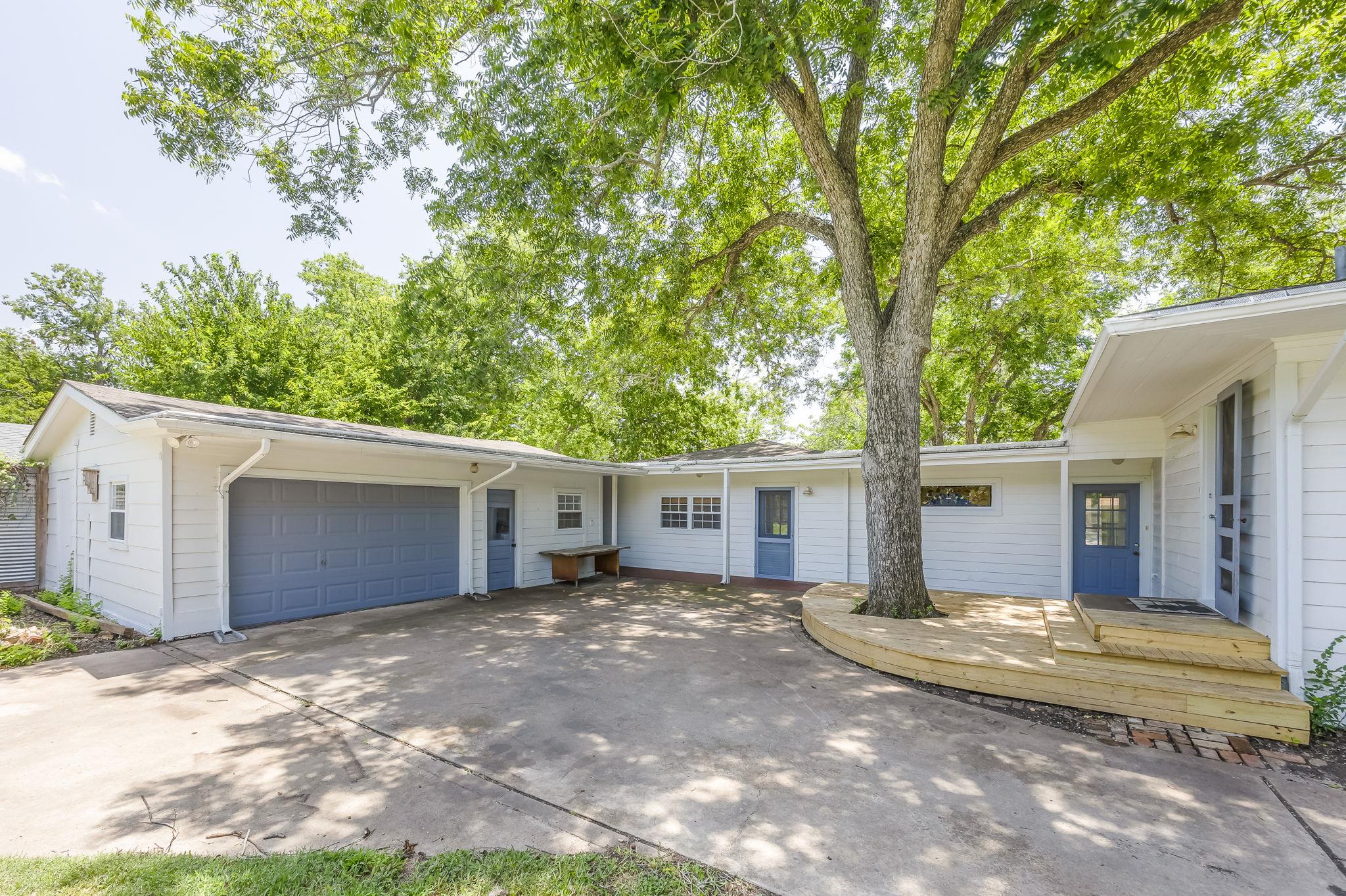 1506 Grace St, Taylor, TX 76574