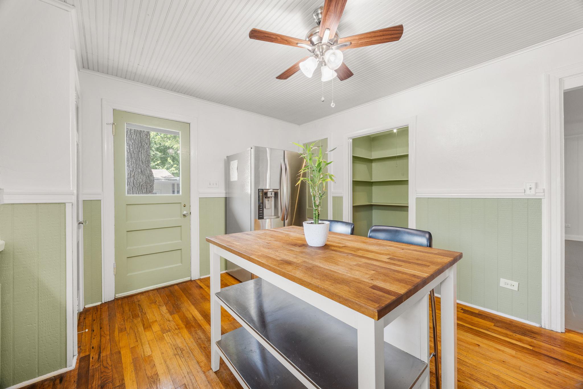 1506 Grace St, Taylor, TX 76574