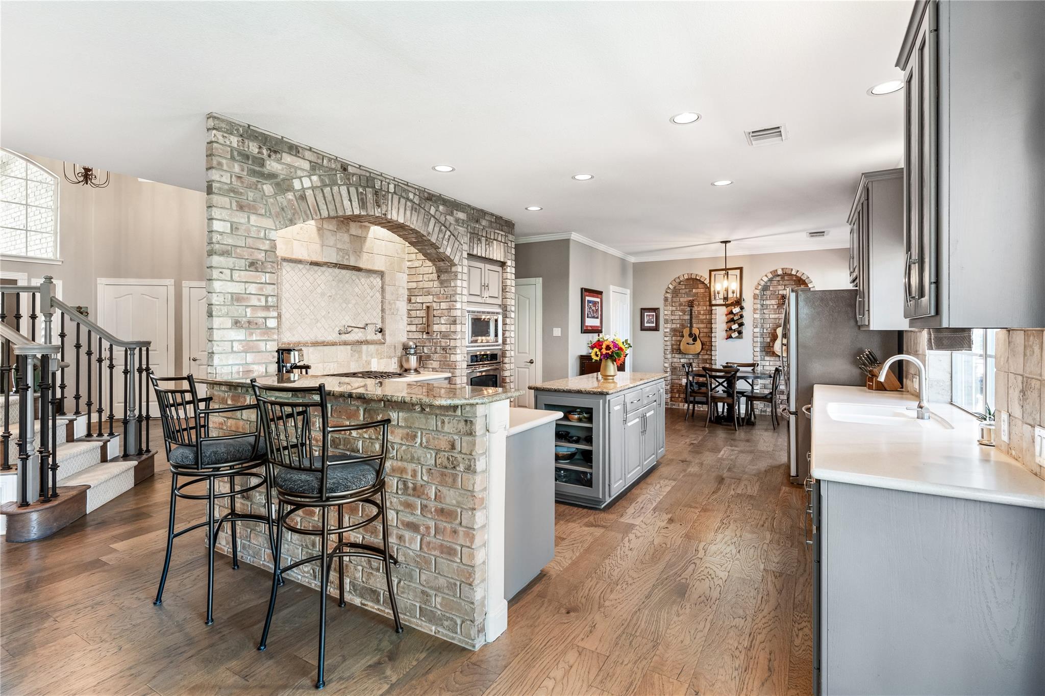 102 Cheerful Ct, Lakeway, TX 78734
