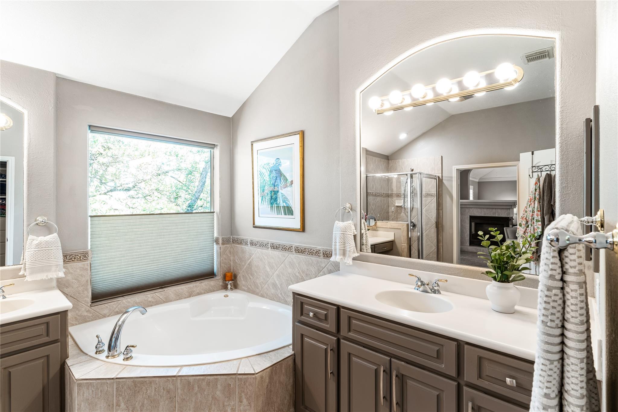 102 Cheerful Ct, Lakeway, TX 78734
