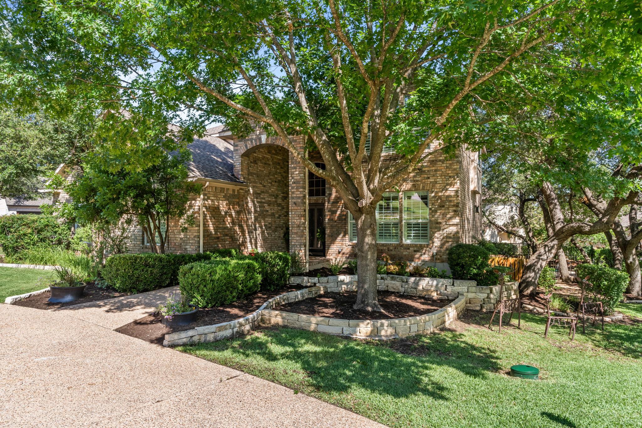 102 Cheerful Ct, Lakeway, TX 78734