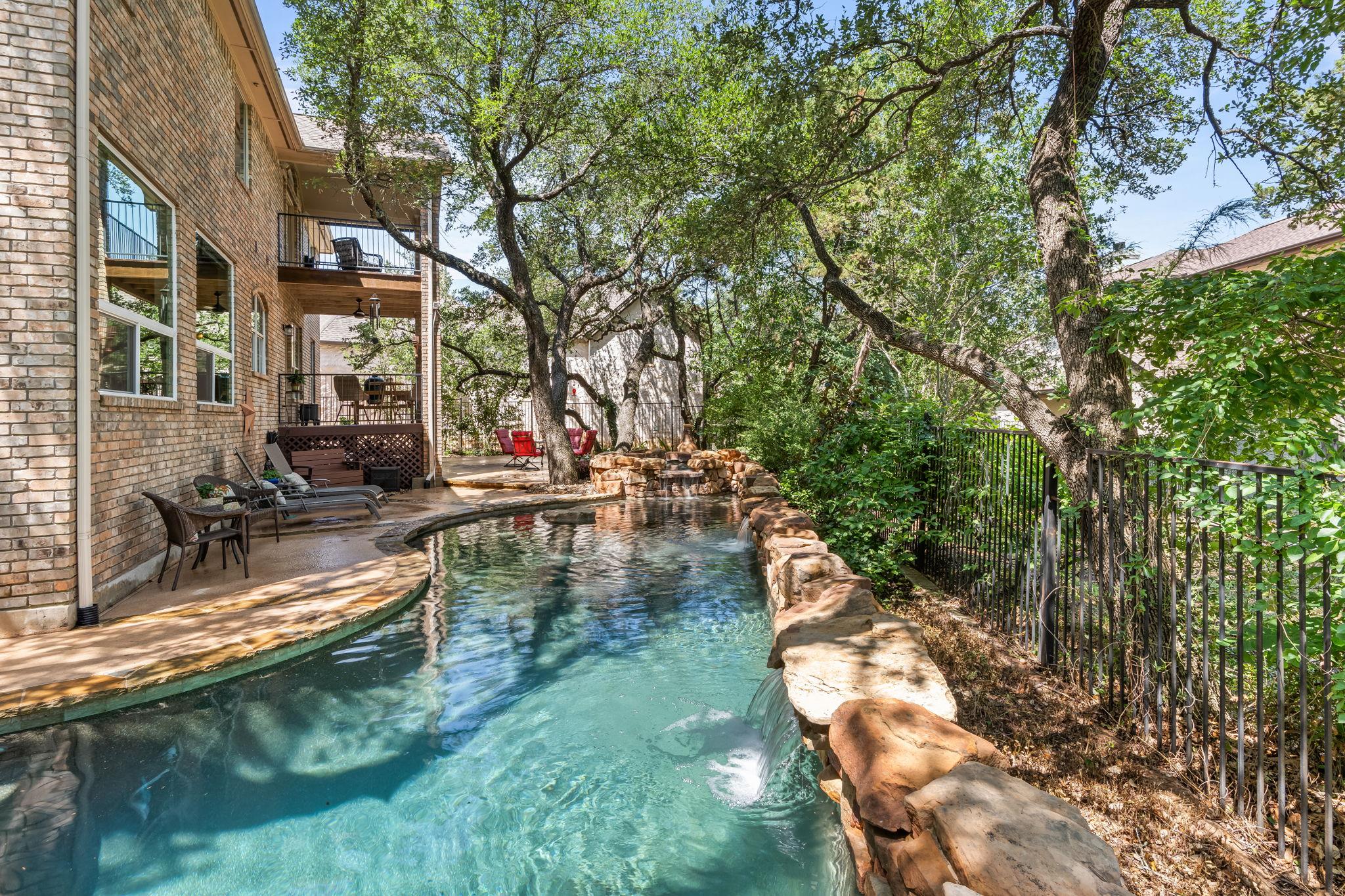 102 Cheerful Ct, Lakeway, TX 78734