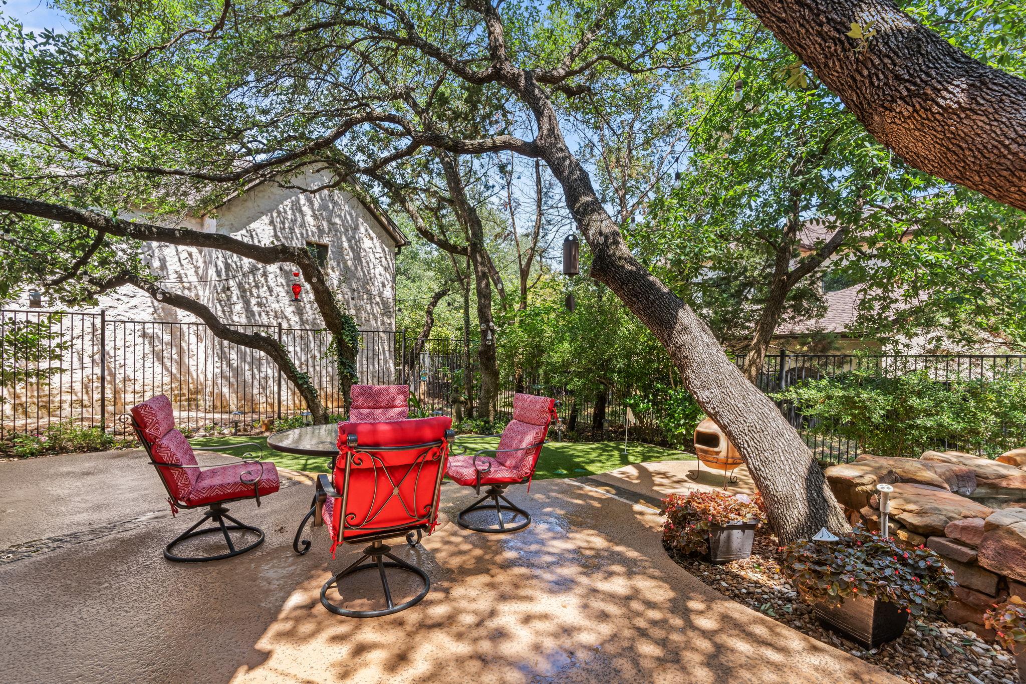 102 Cheerful Ct, Lakeway, TX 78734