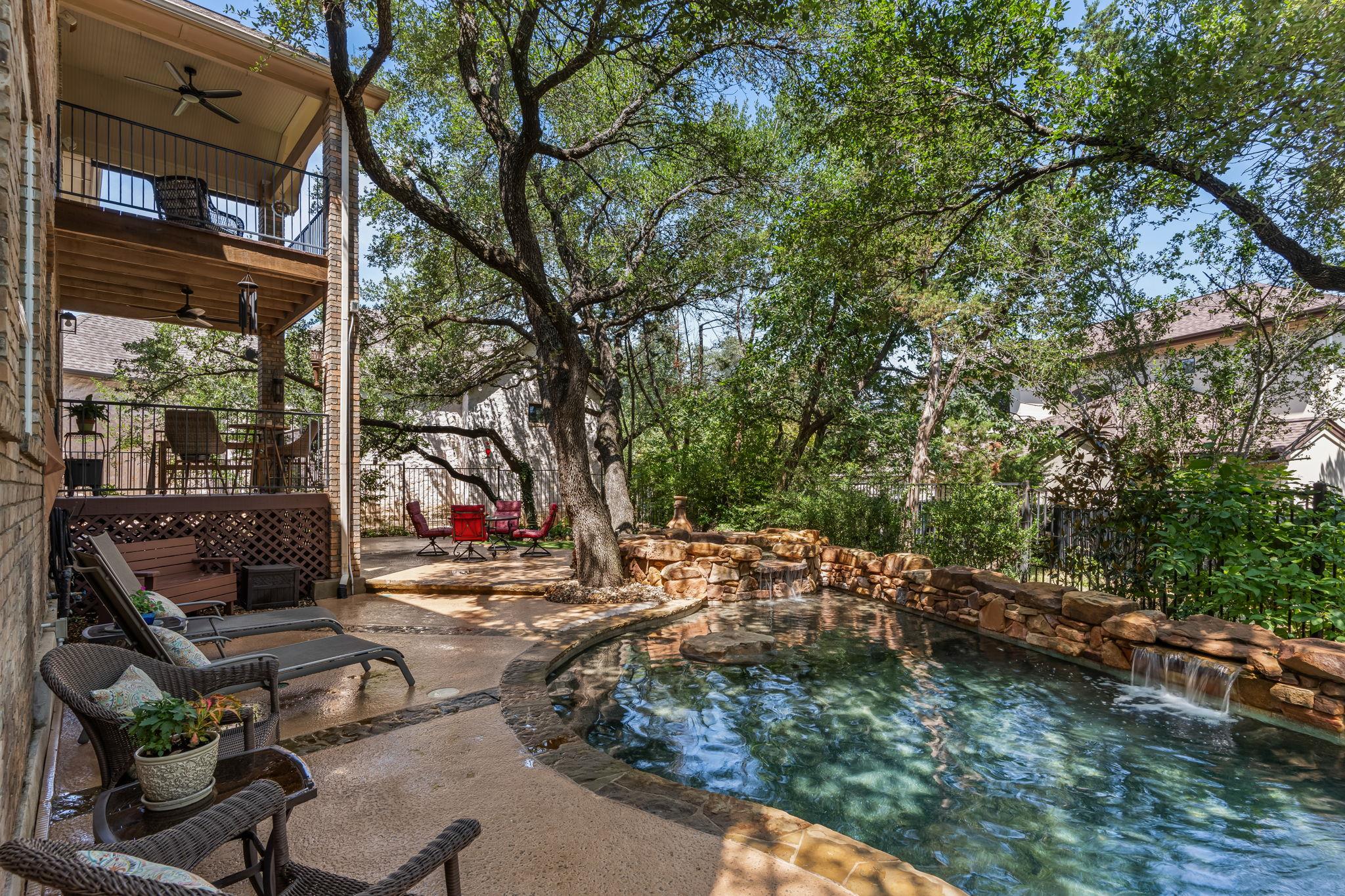 102 Cheerful Ct, Lakeway, TX 78734