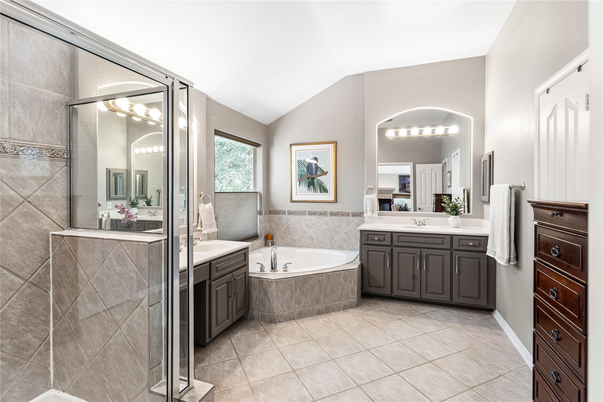 102 Cheerful Ct, Lakeway, TX 78734