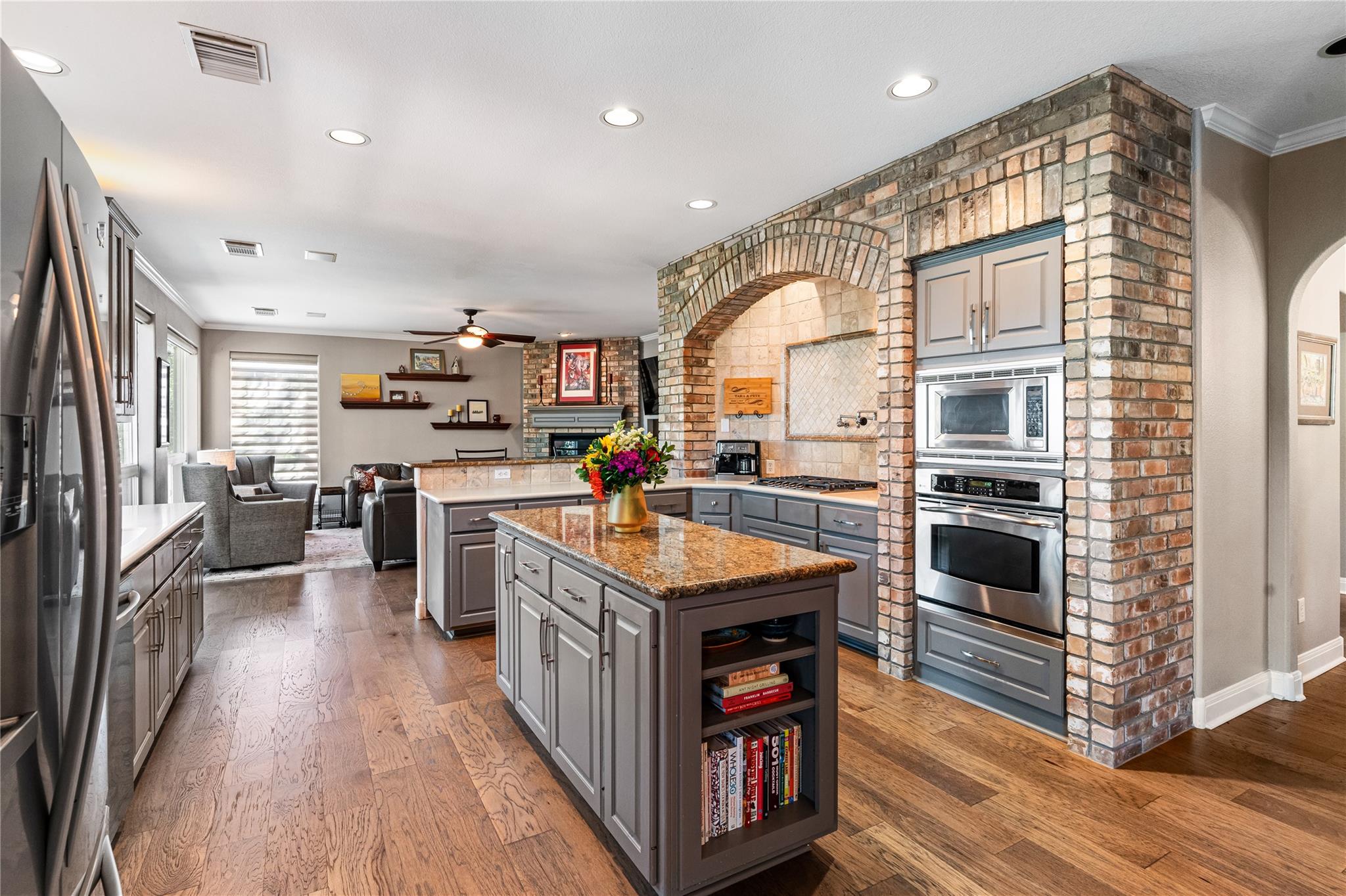 102 Cheerful Ct, Lakeway, TX 78734