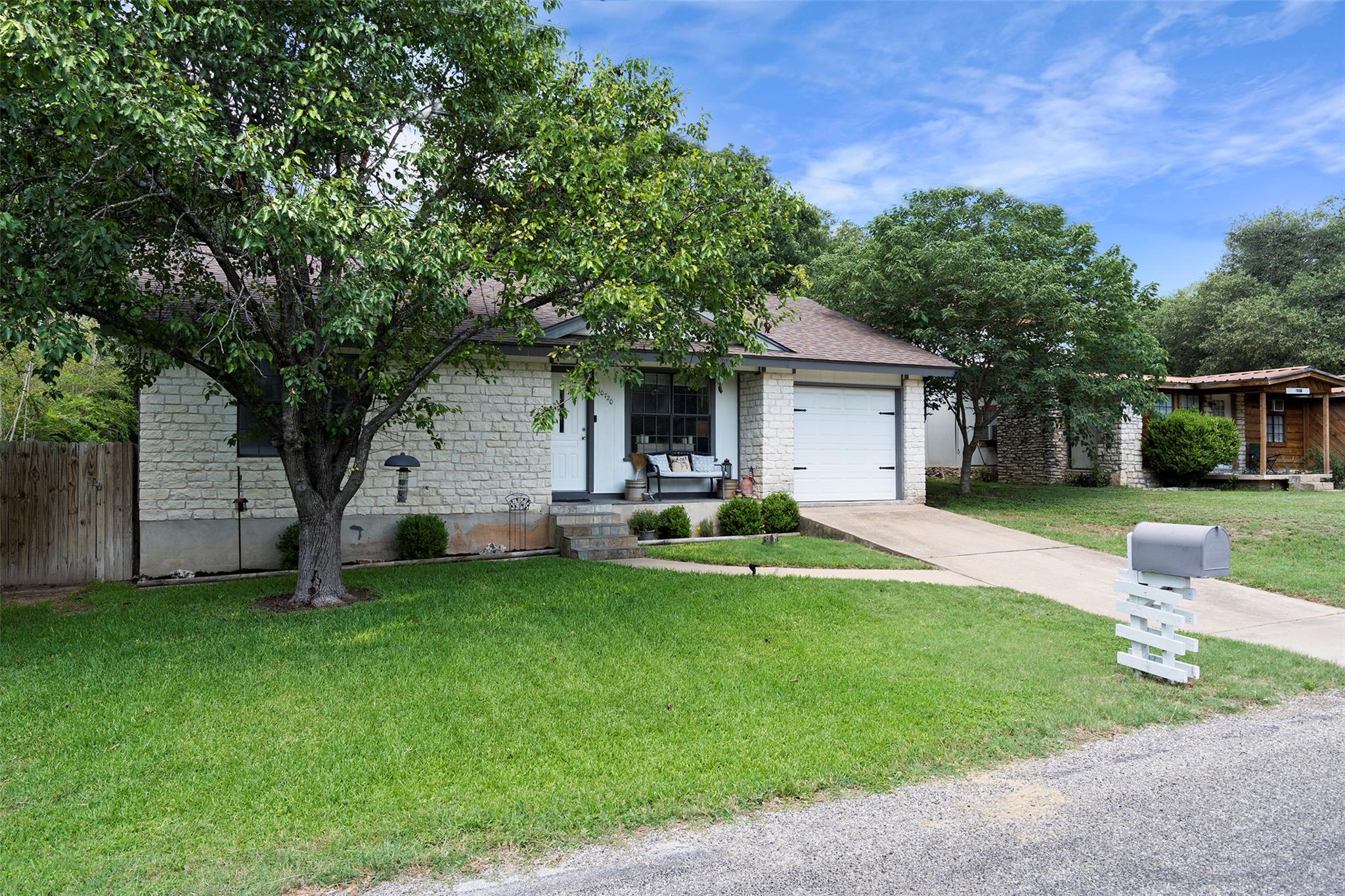 10720 Sunny Ln, Jonestown, TX 78645