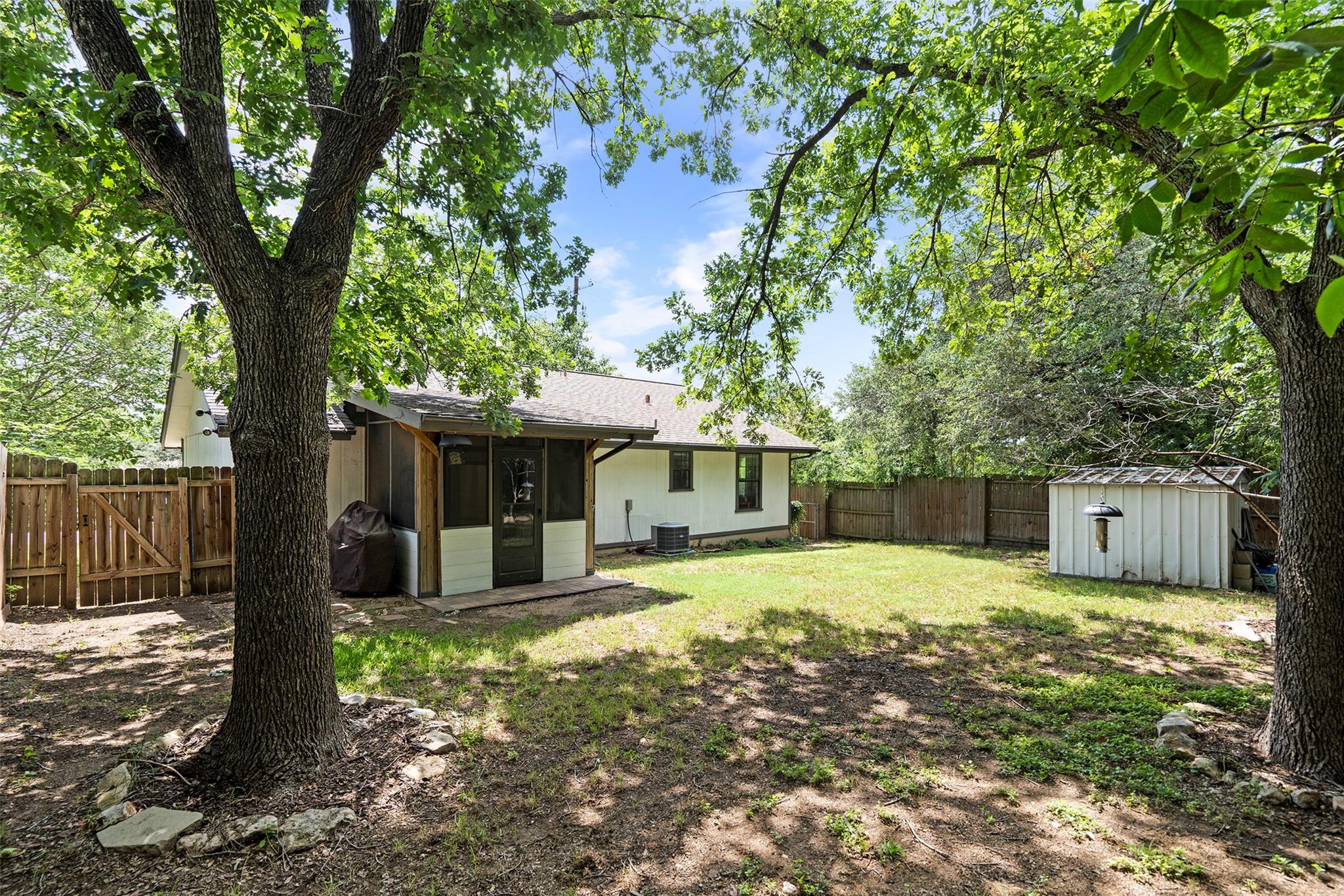10720 Sunny Ln, Jonestown, TX 78645