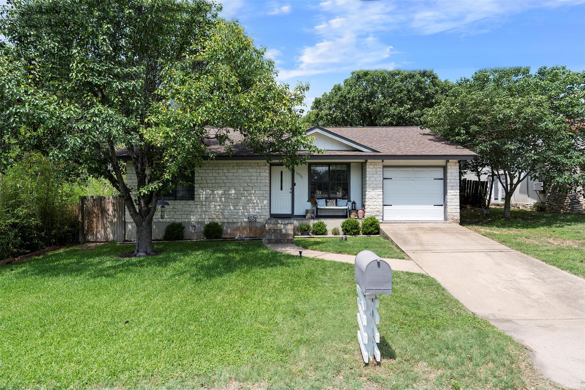 10720 Sunny Ln, Jonestown, TX 78645