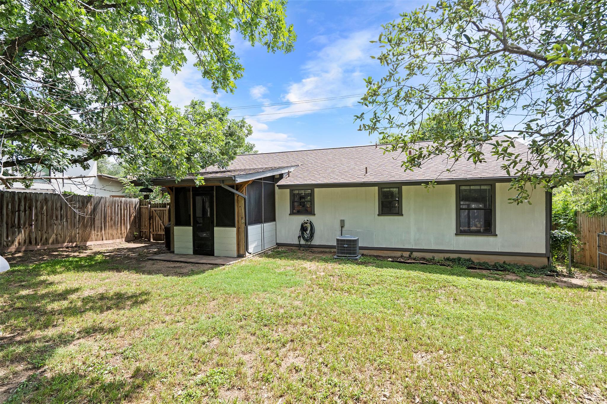 10720 Sunny Ln, Jonestown, TX 78645