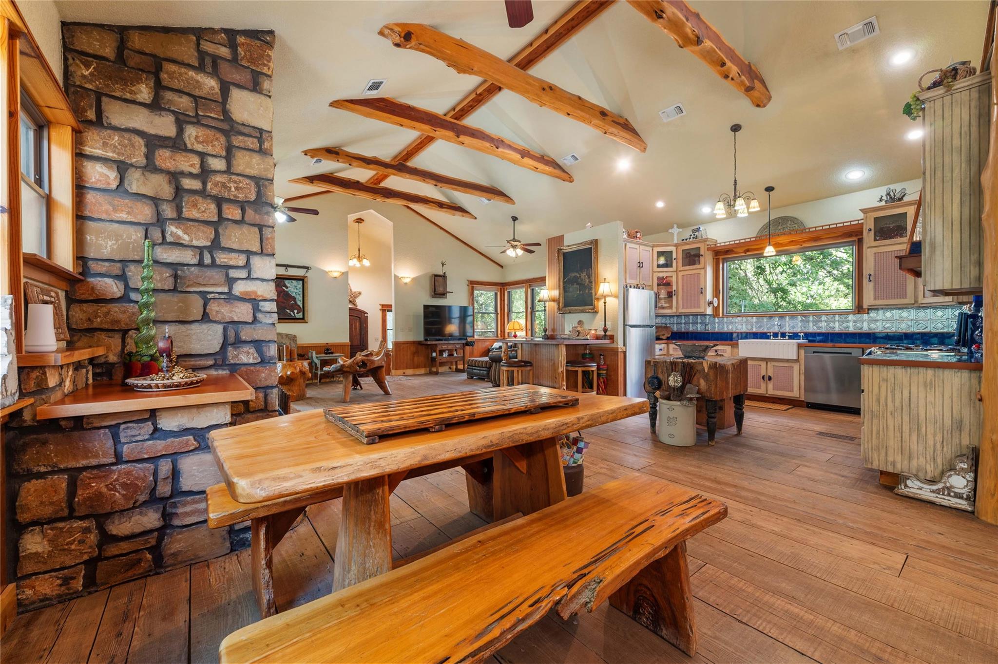 136 Red Fox Ln, Bastrop, TX 78602