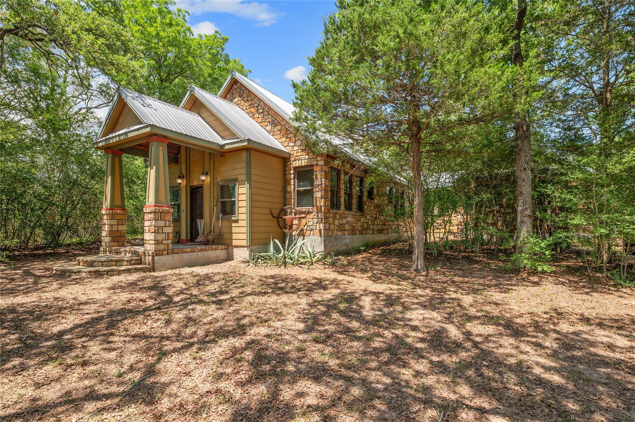 136 Red Fox Ln, Bastrop, TX 78602