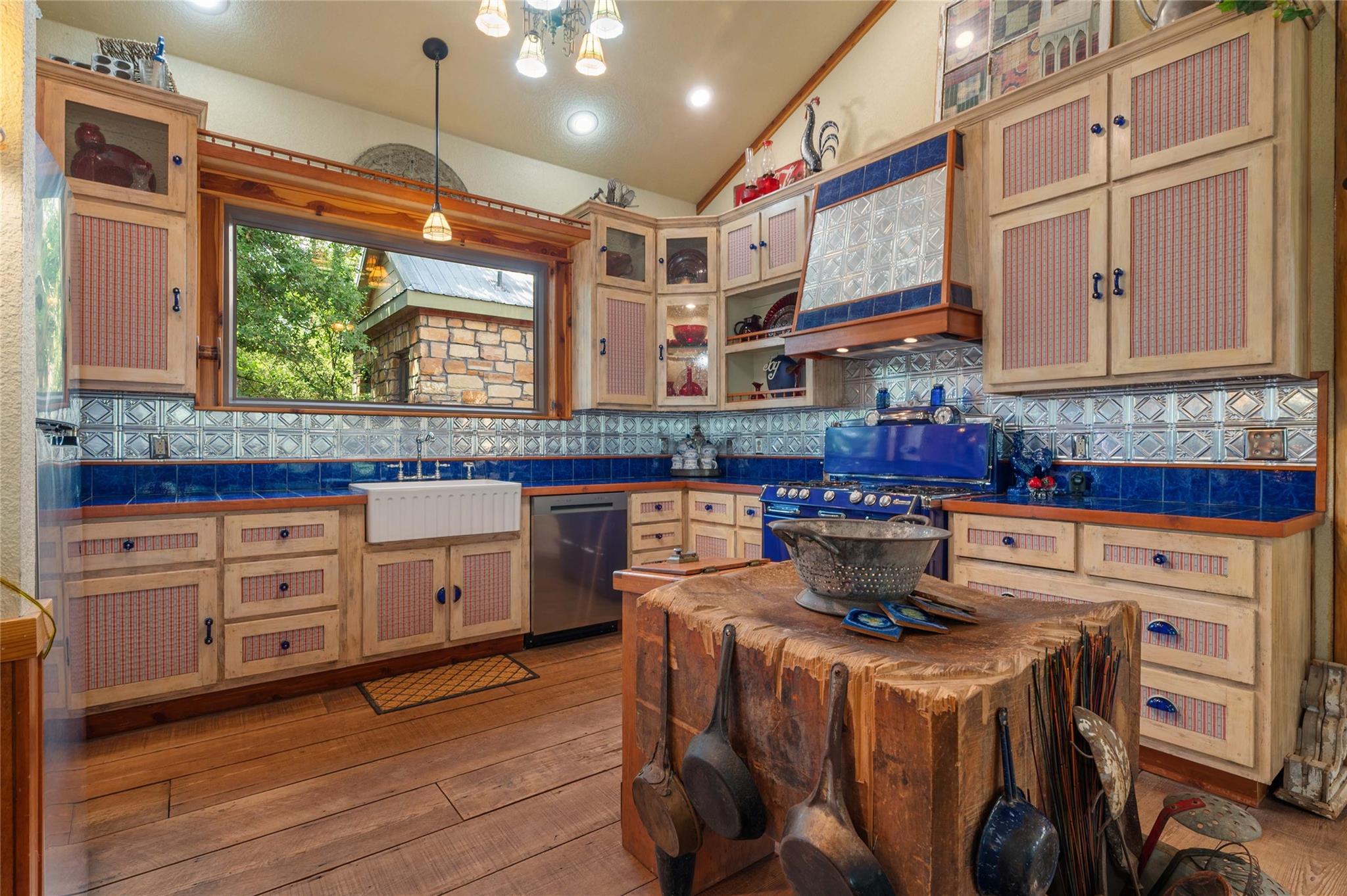 136 Red Fox Ln, Bastrop, TX 78602