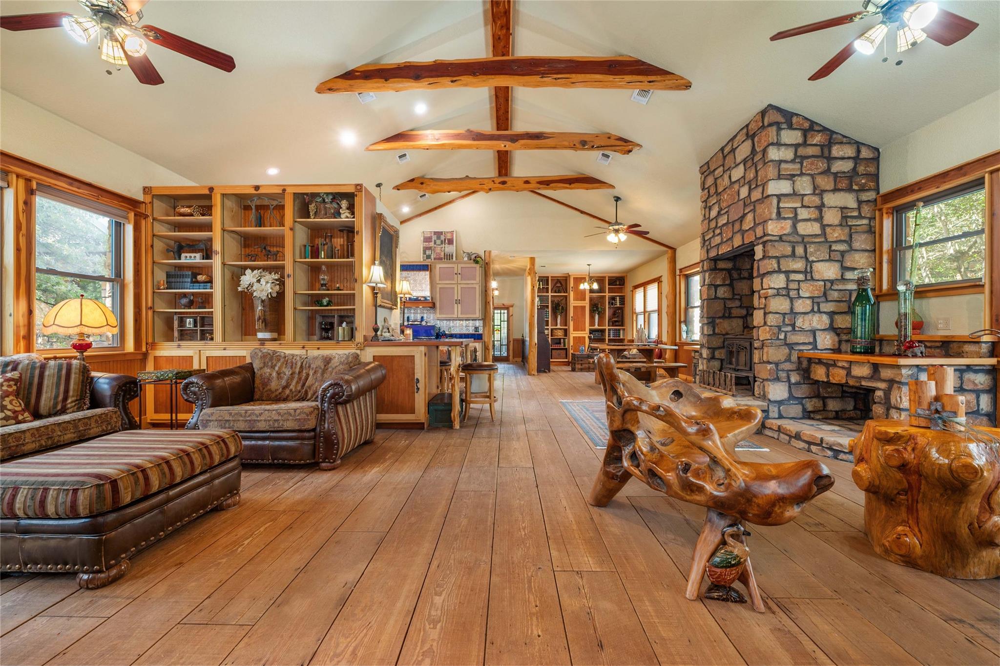 136 Red Fox Ln, Bastrop, TX 78602