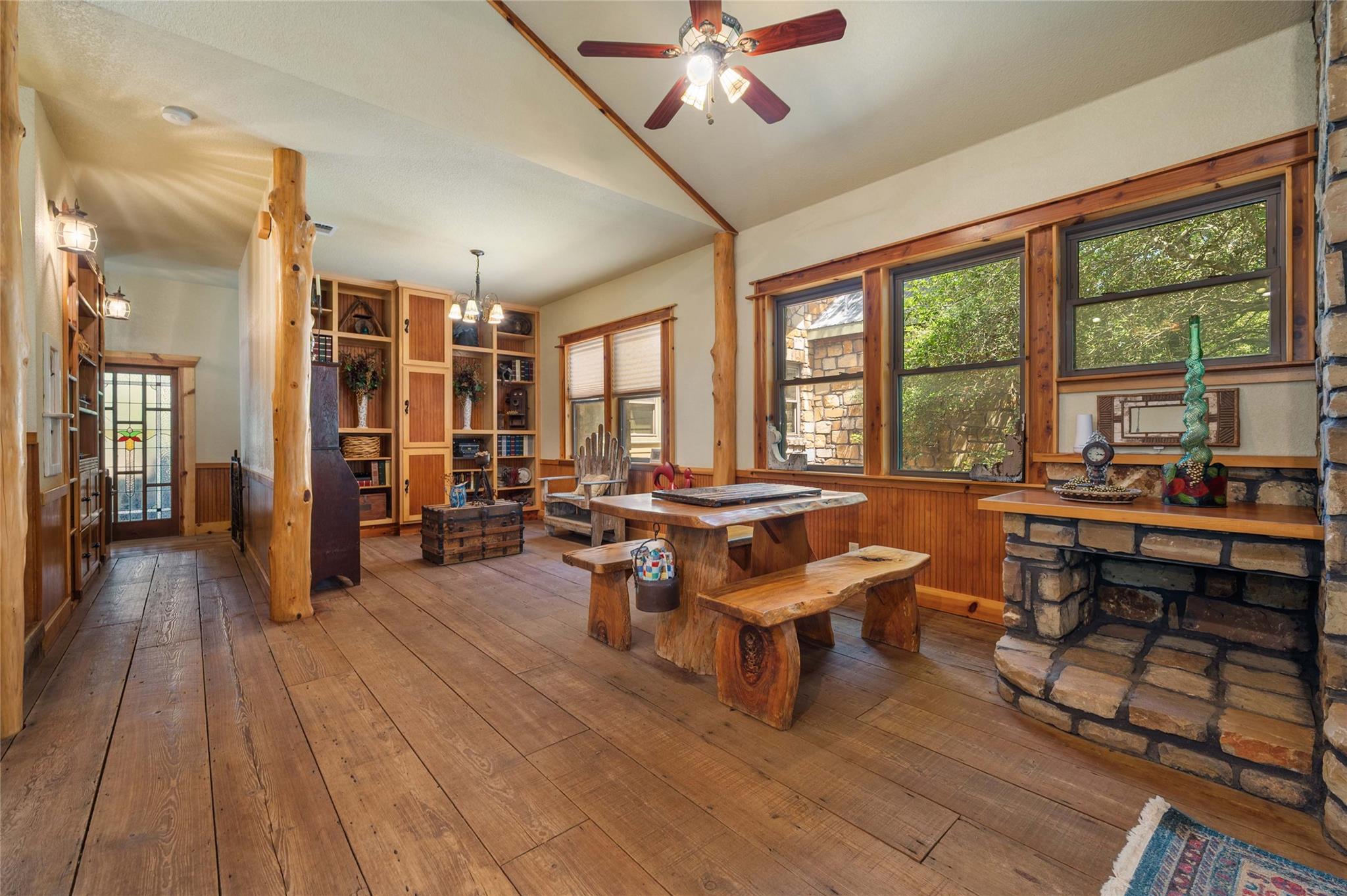 136 Red Fox Ln, Bastrop, TX 78602