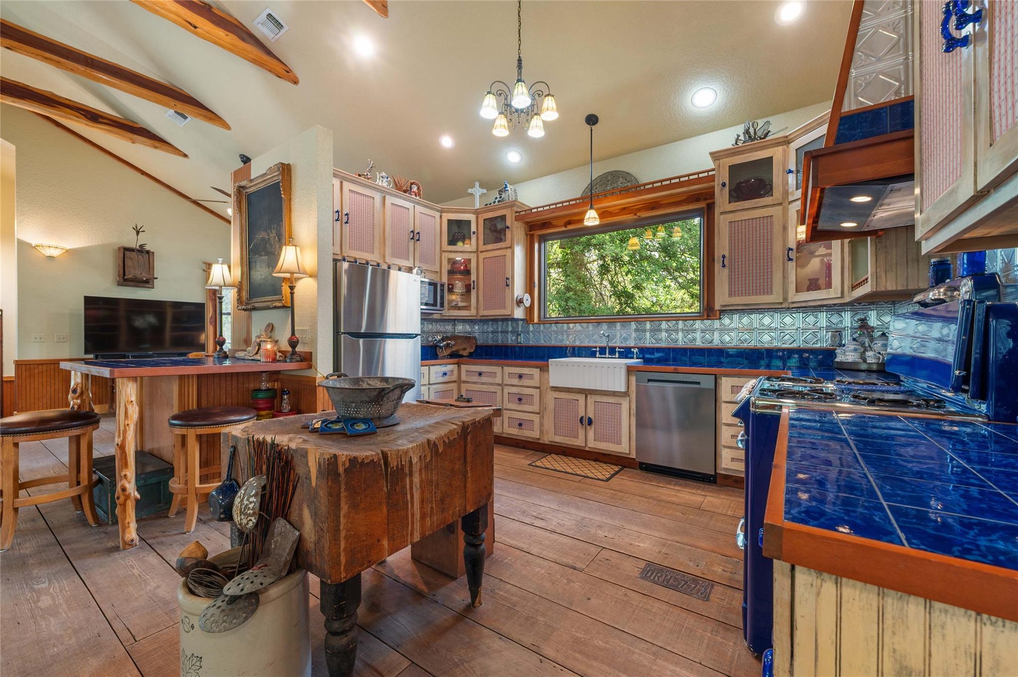 136 Red Fox Ln, Bastrop, TX 78602