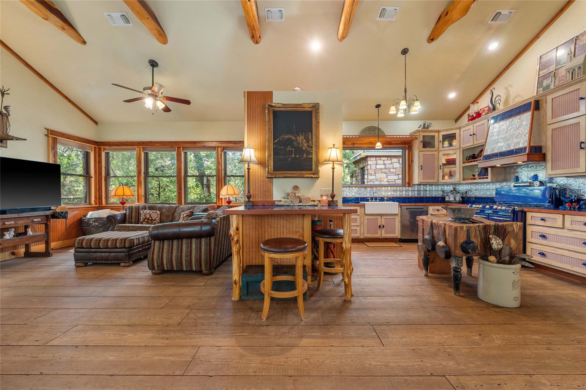 136 Red Fox Ln, Bastrop, TX 78602