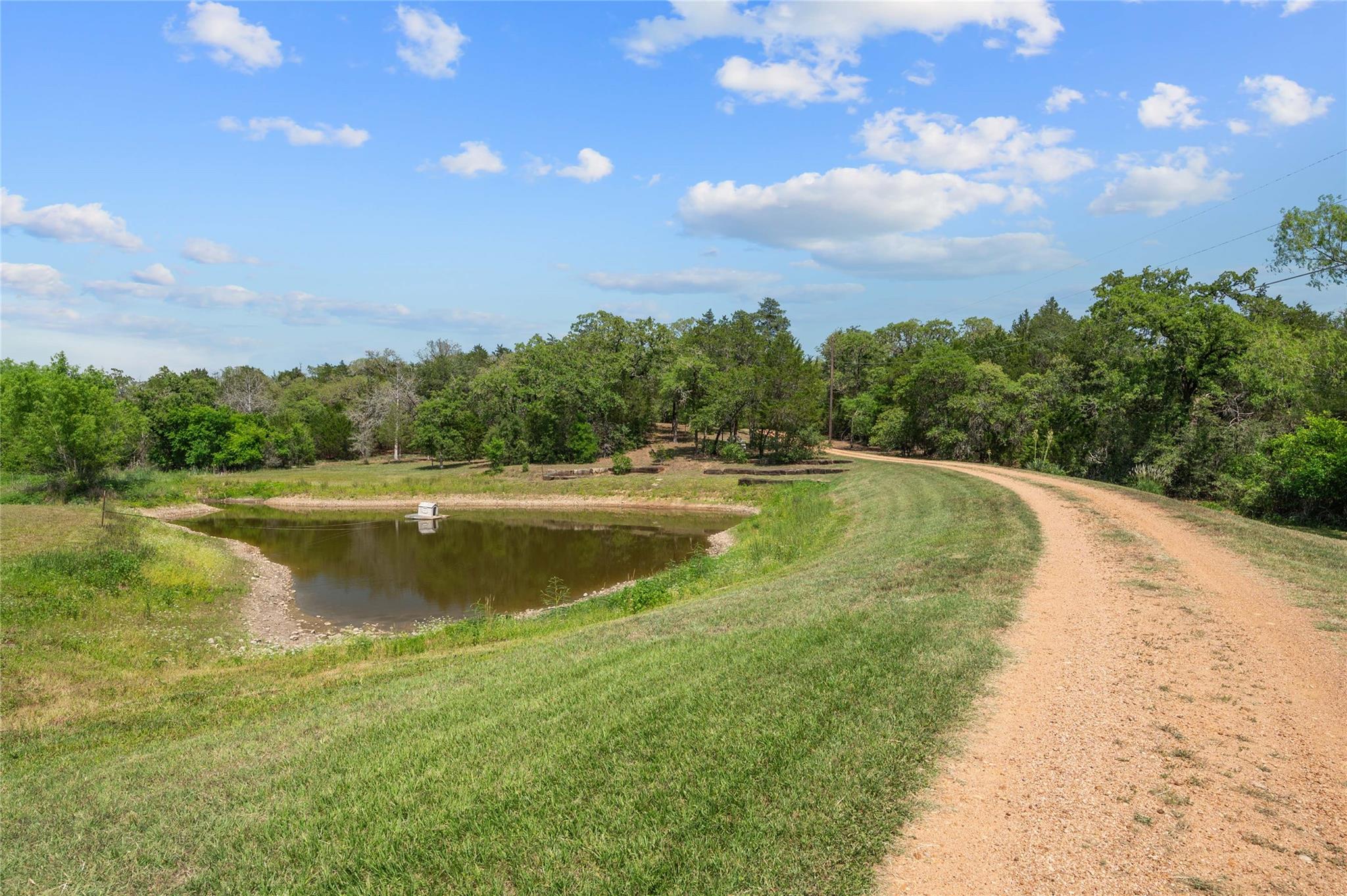 136 Red Fox Ln, Bastrop, TX 78602