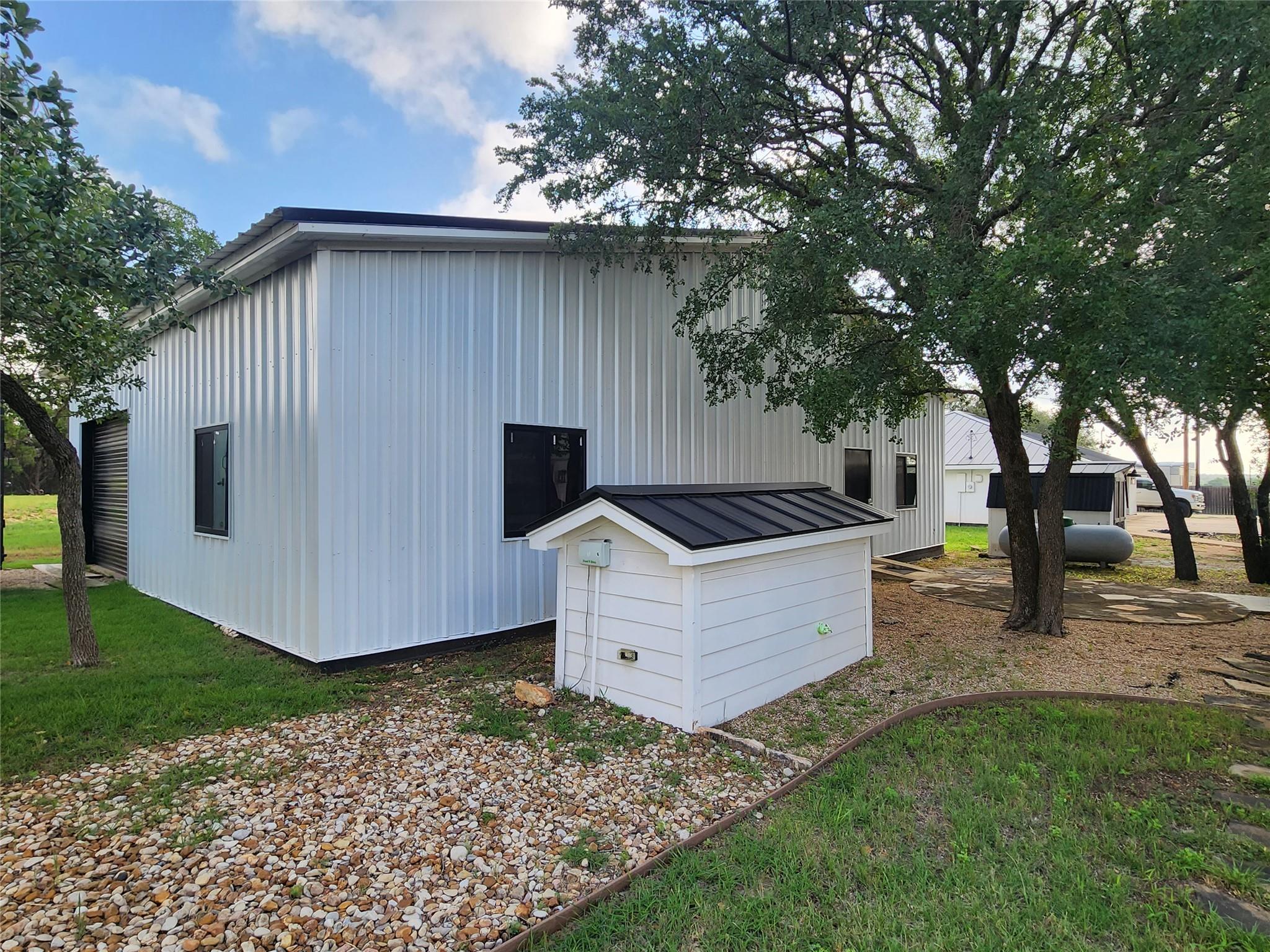 102 County Road 180, Leander, TX 78641