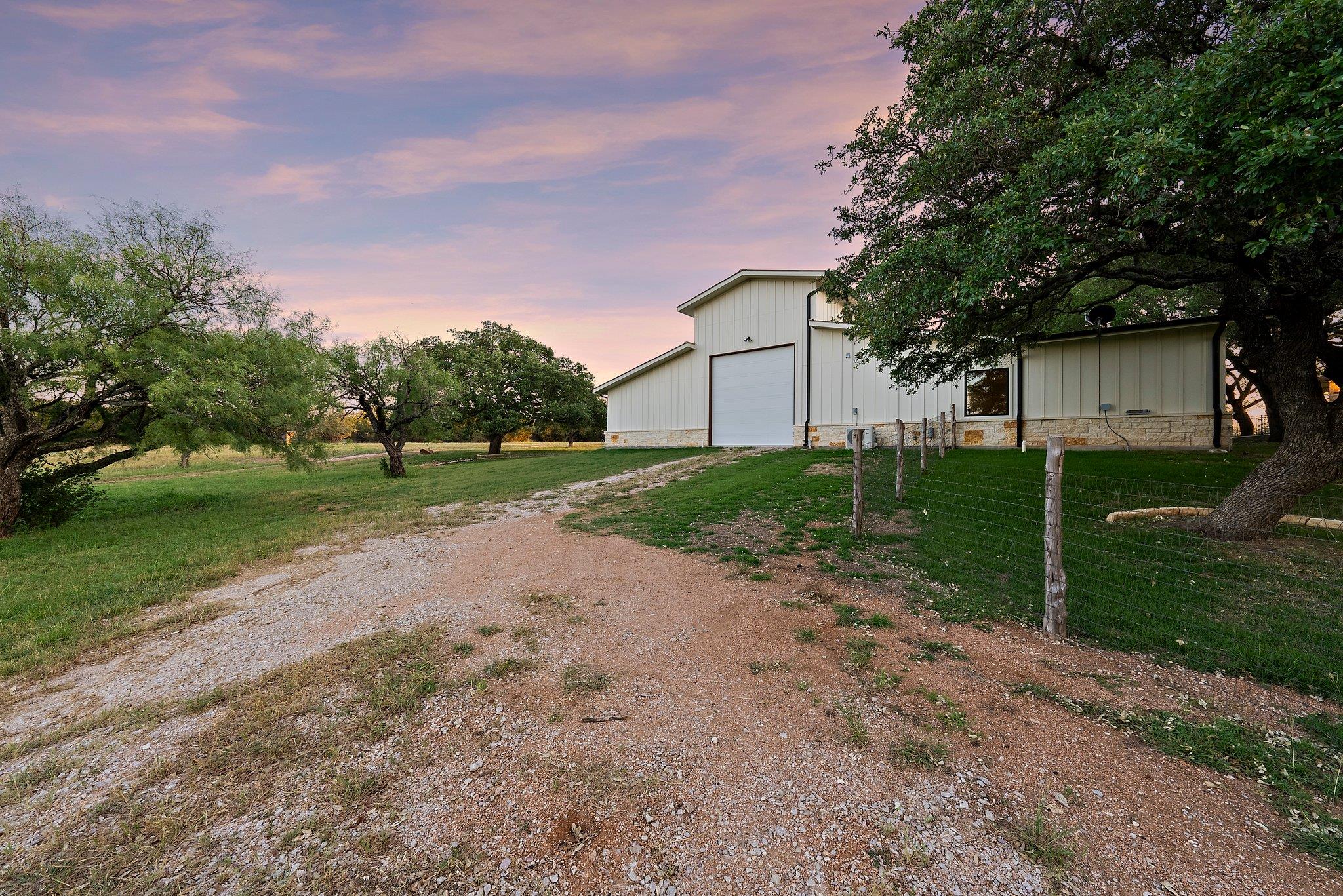 100 Painted Horse Trl, Burnet, TX 78611