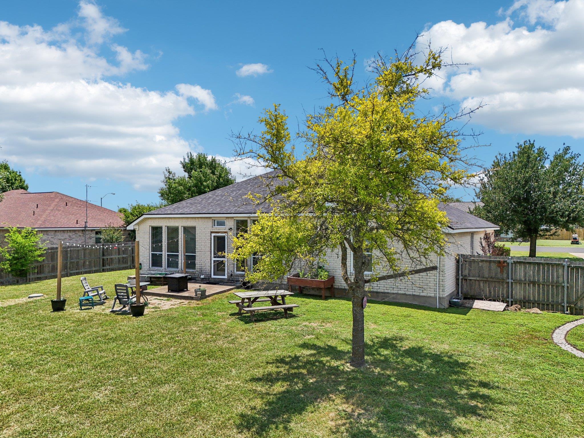401 Rio Grande Ave, Hutto, TX 78634