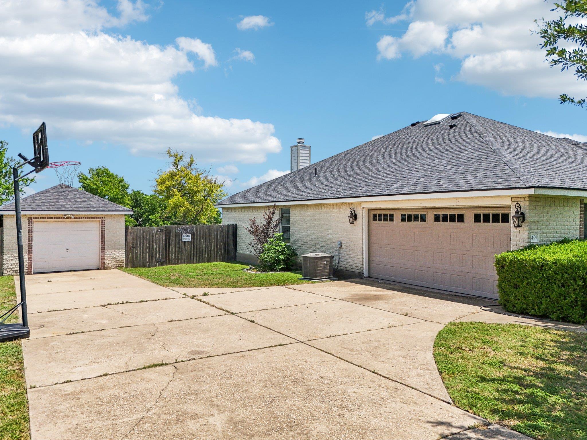 401 Rio Grande Ave, Hutto, TX 78634