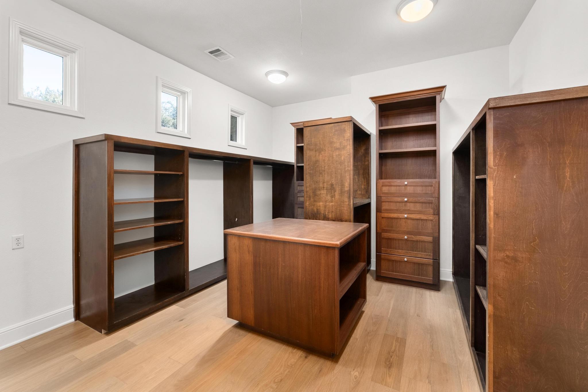 1101 Sprague Ln, West Lake Hills, TX 78746