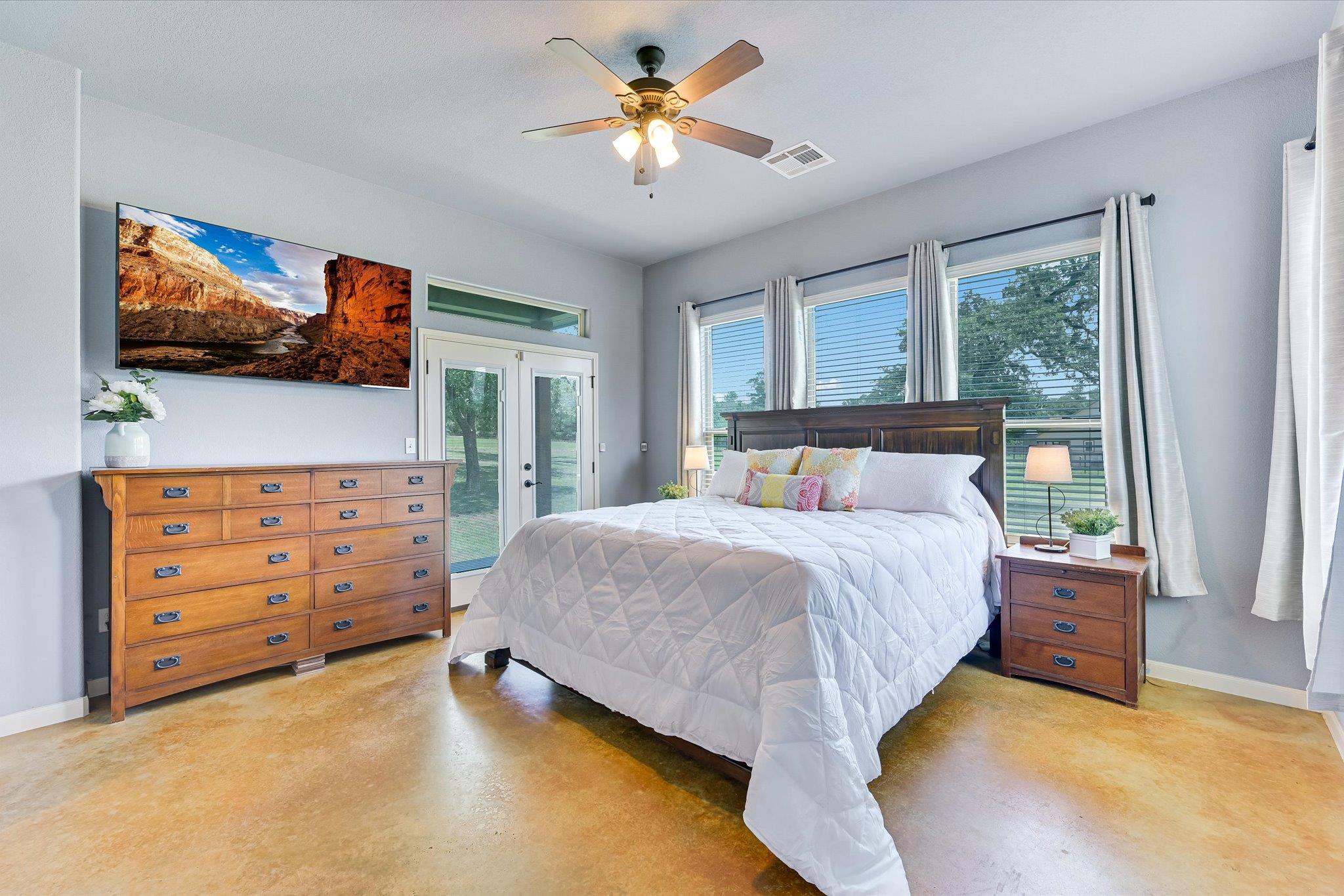 141 N Buckhorn Dr, Bastrop, TX 78602