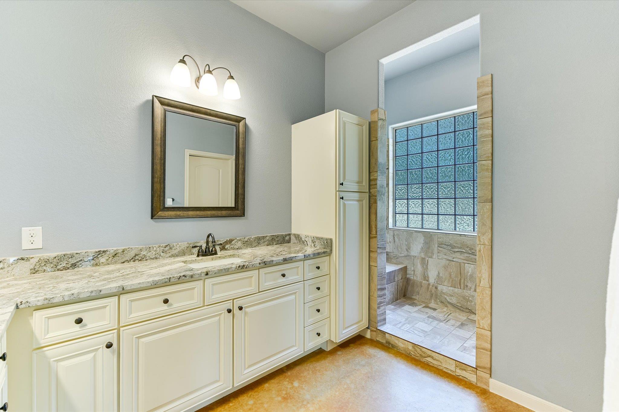 141 N Buckhorn Dr, Bastrop, TX 78602