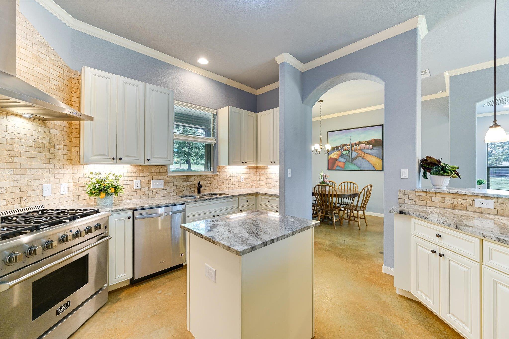 141 N Buckhorn Dr, Bastrop, TX 78602