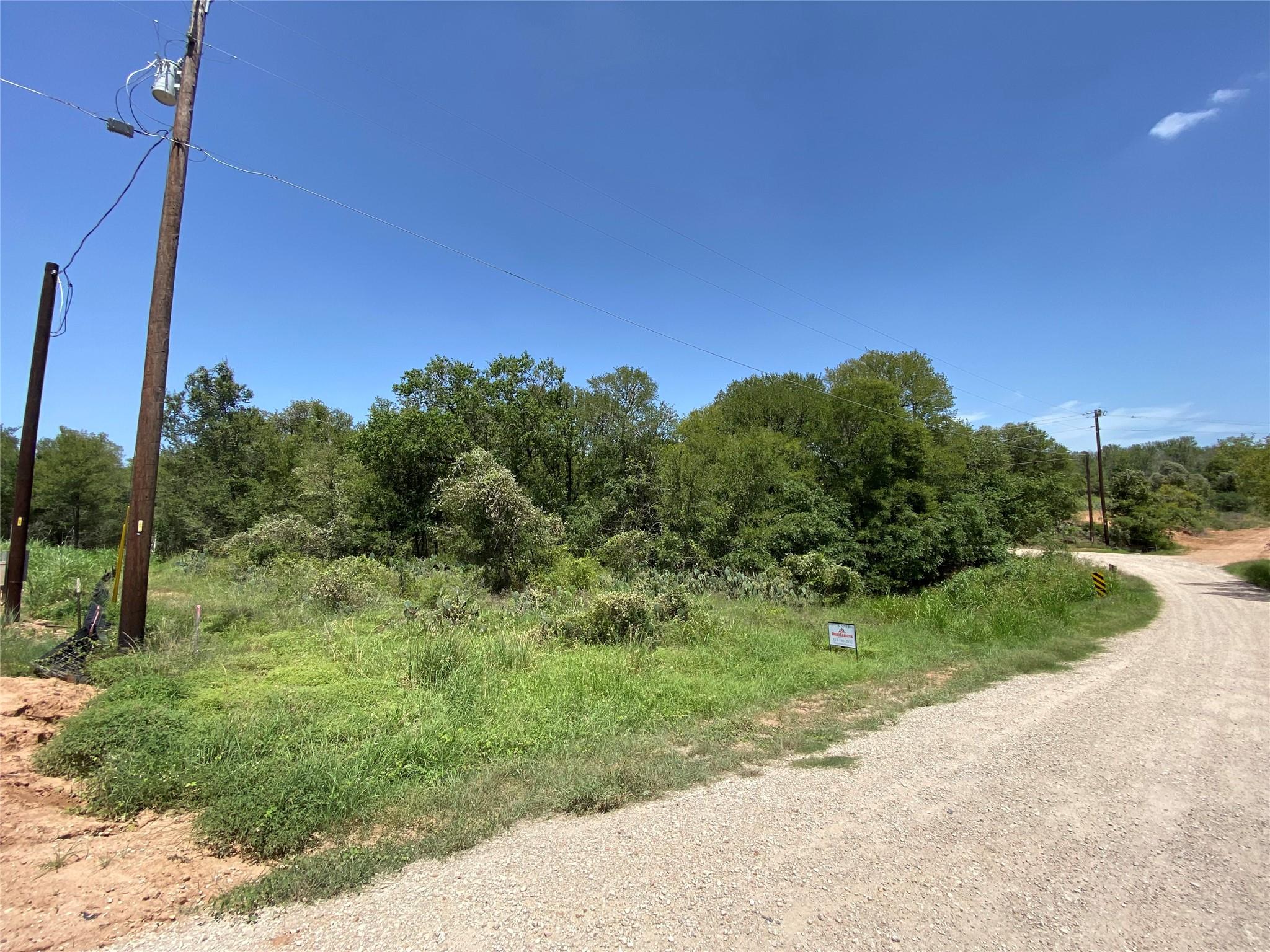 328 Kahana Ln, Bastrop, TX 78602