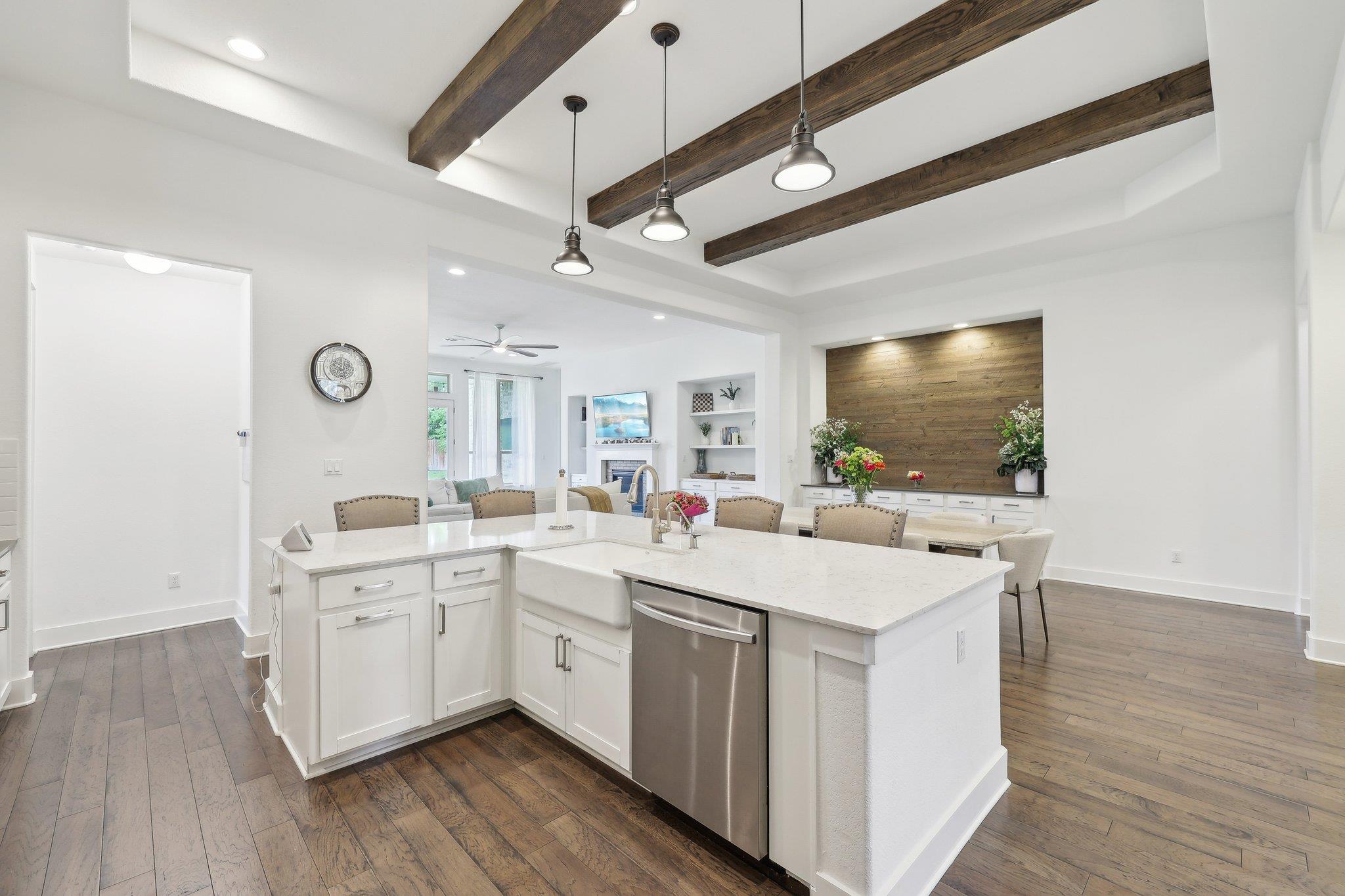 487 Stone River Dr, Austin, TX 78737