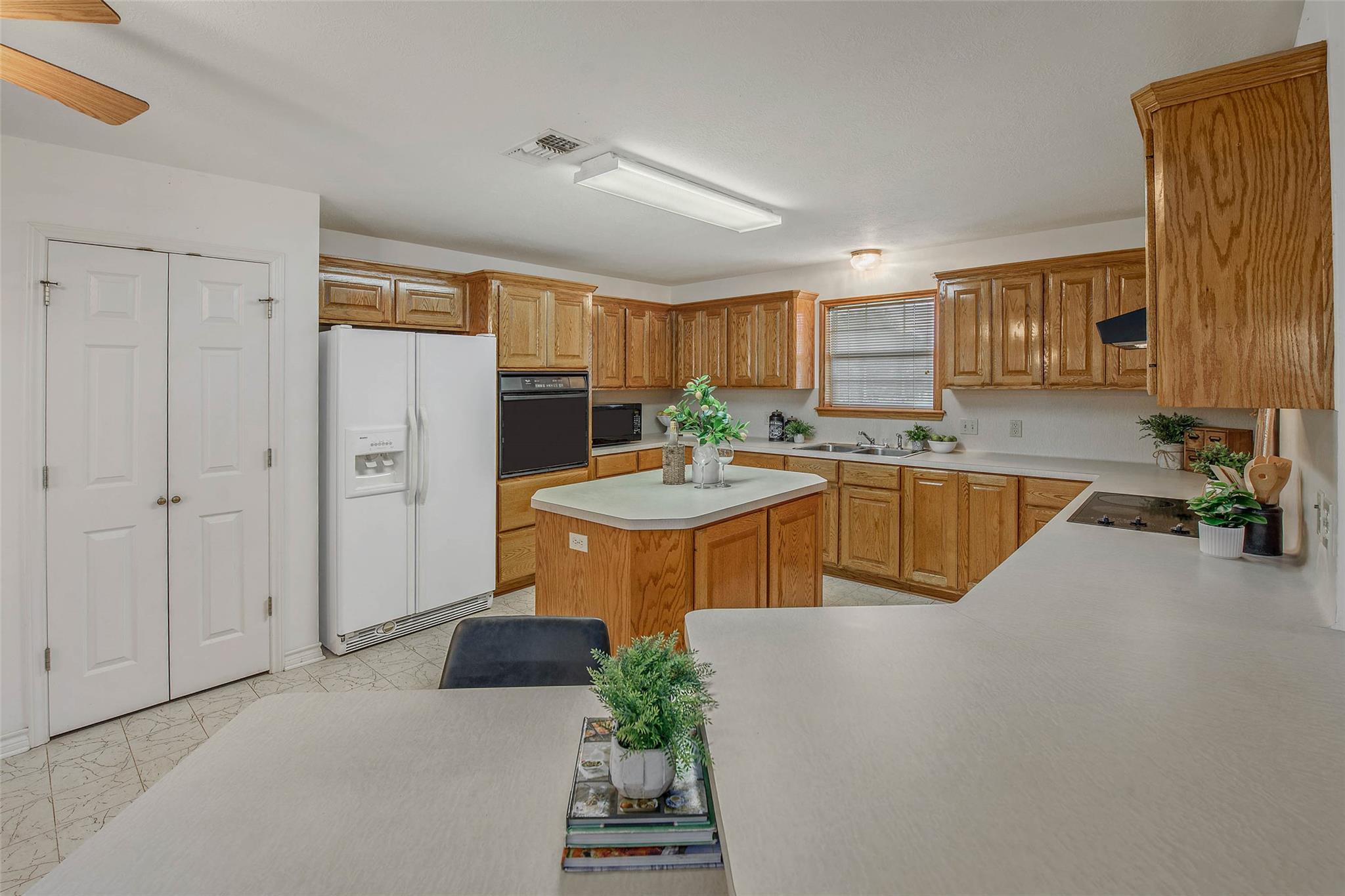 1110 County Road 439, Dime Box, TX 77853