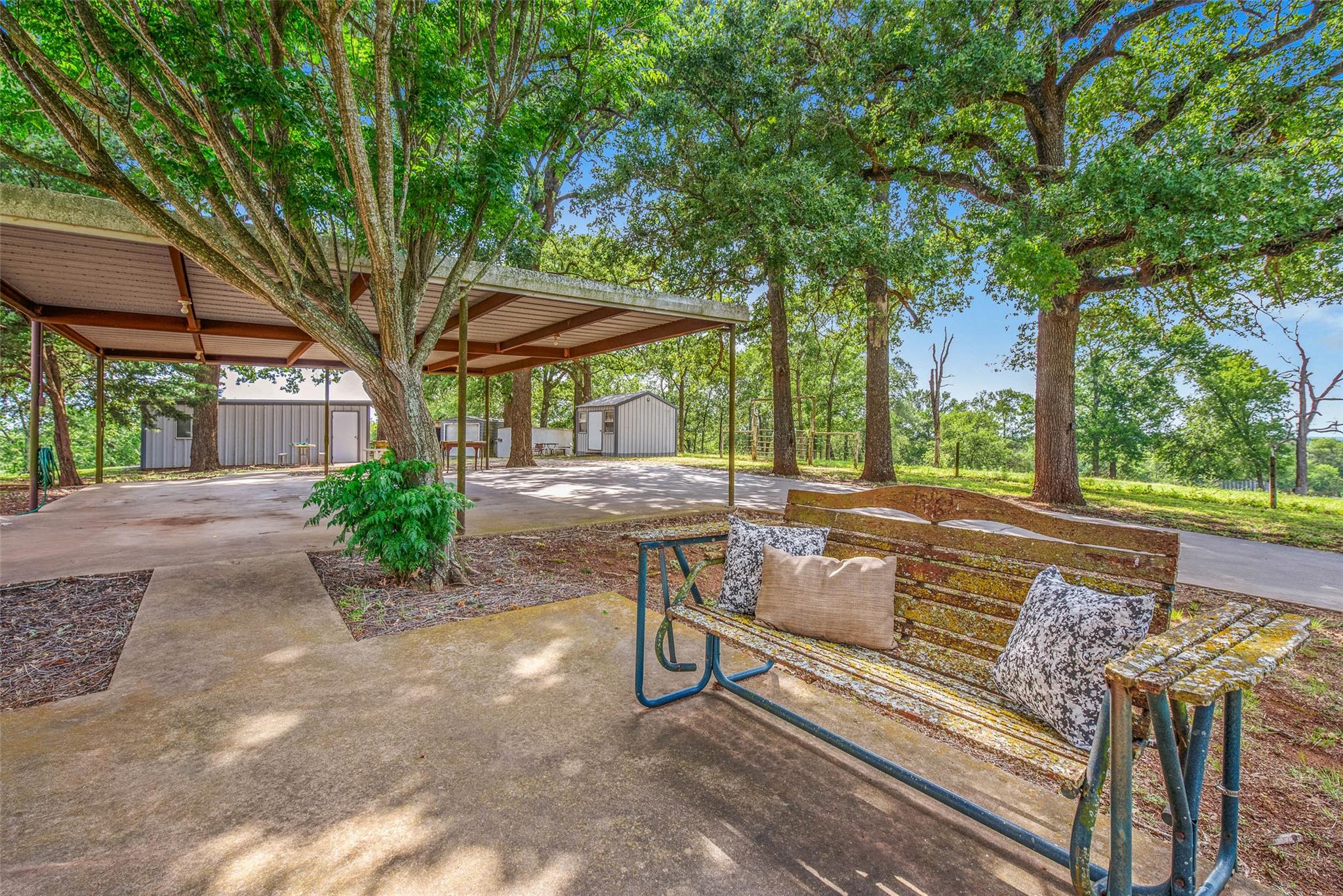 1110 County Road 439, Dime Box, TX 77853