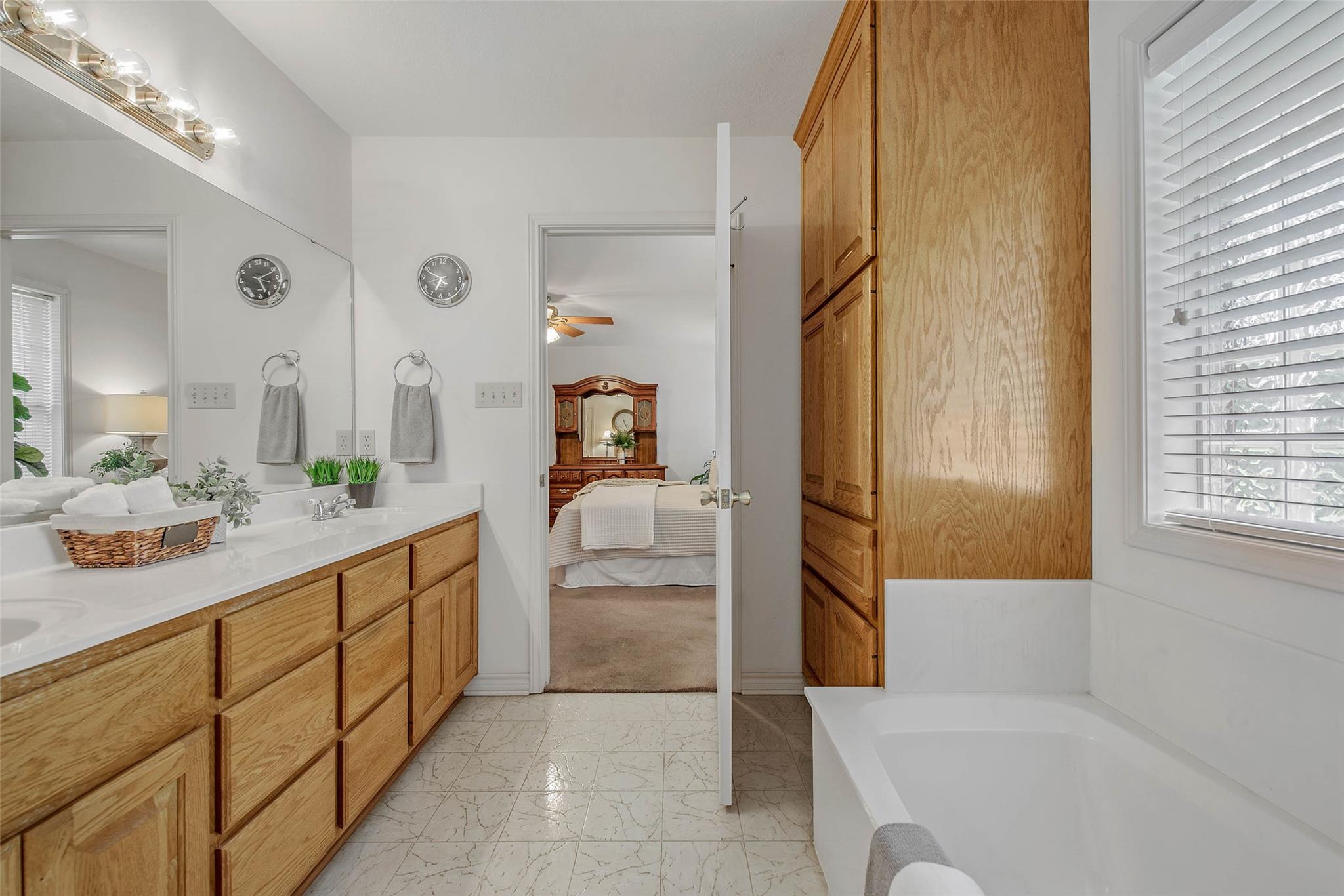 1110 County Road 439, Dime Box, TX 77853