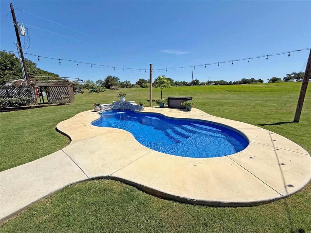 6009 & 5999 County Road 326, Lexington, TX 78947