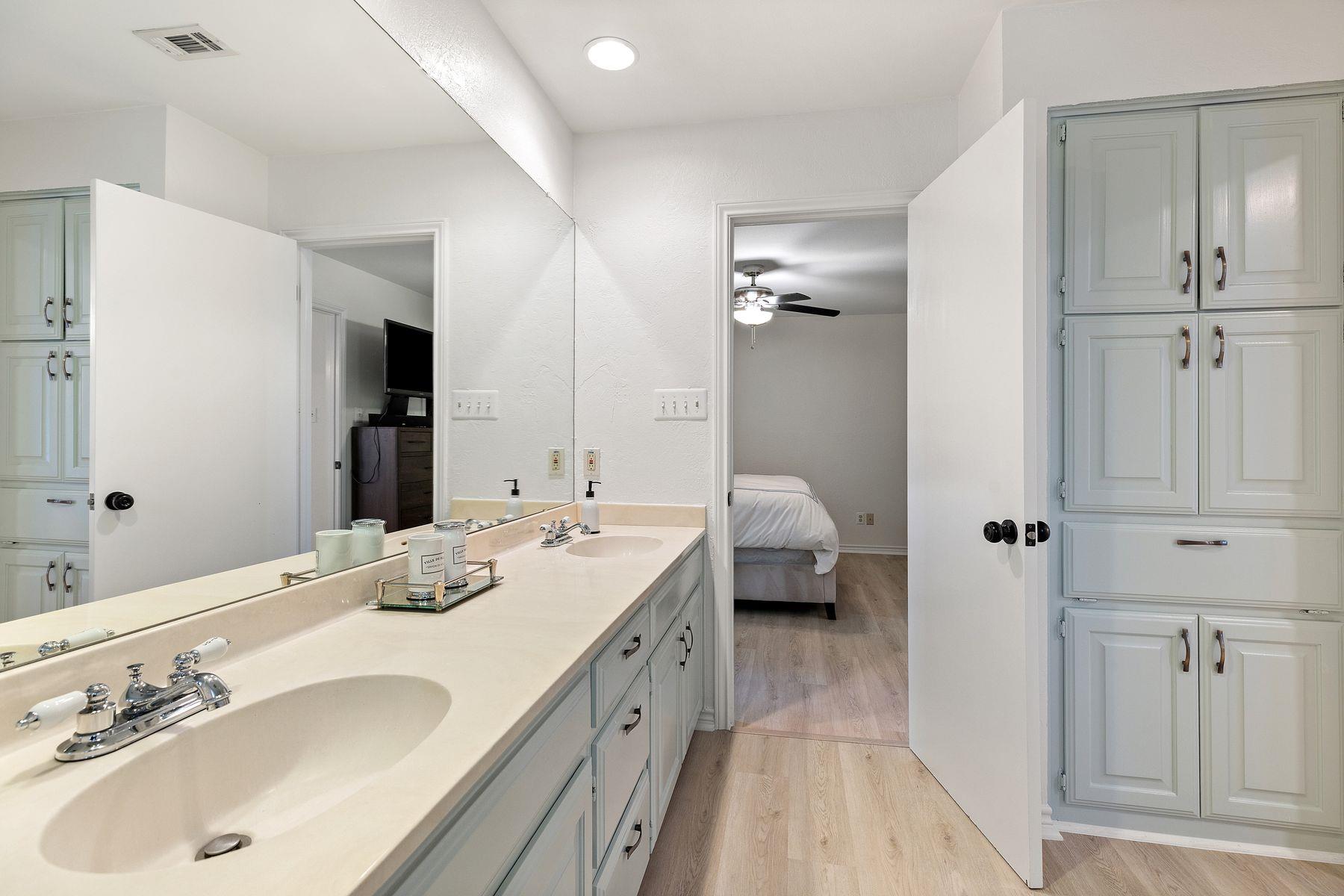 5 Valhalla Ct, Austin, TX 78738