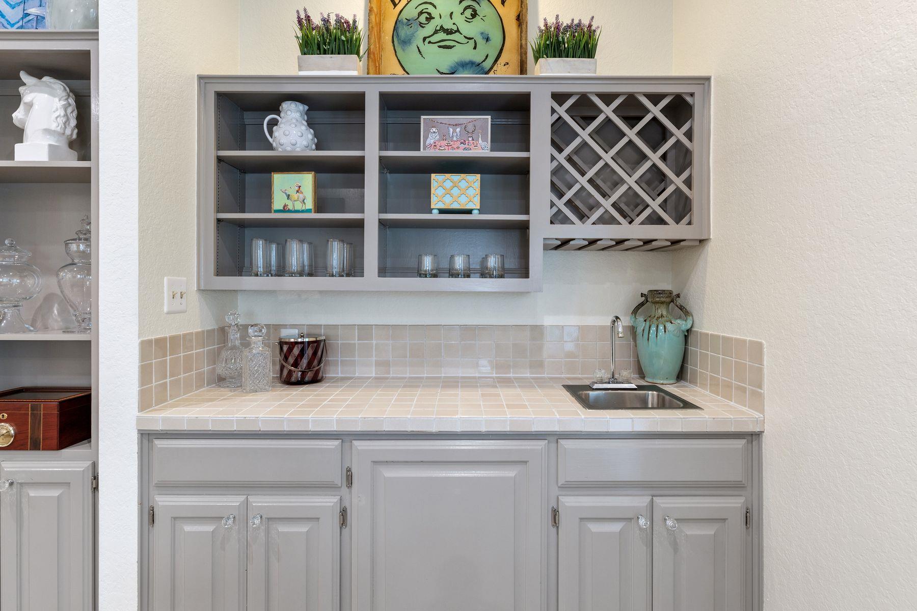 5 Valhalla Ct, Austin, TX 78738