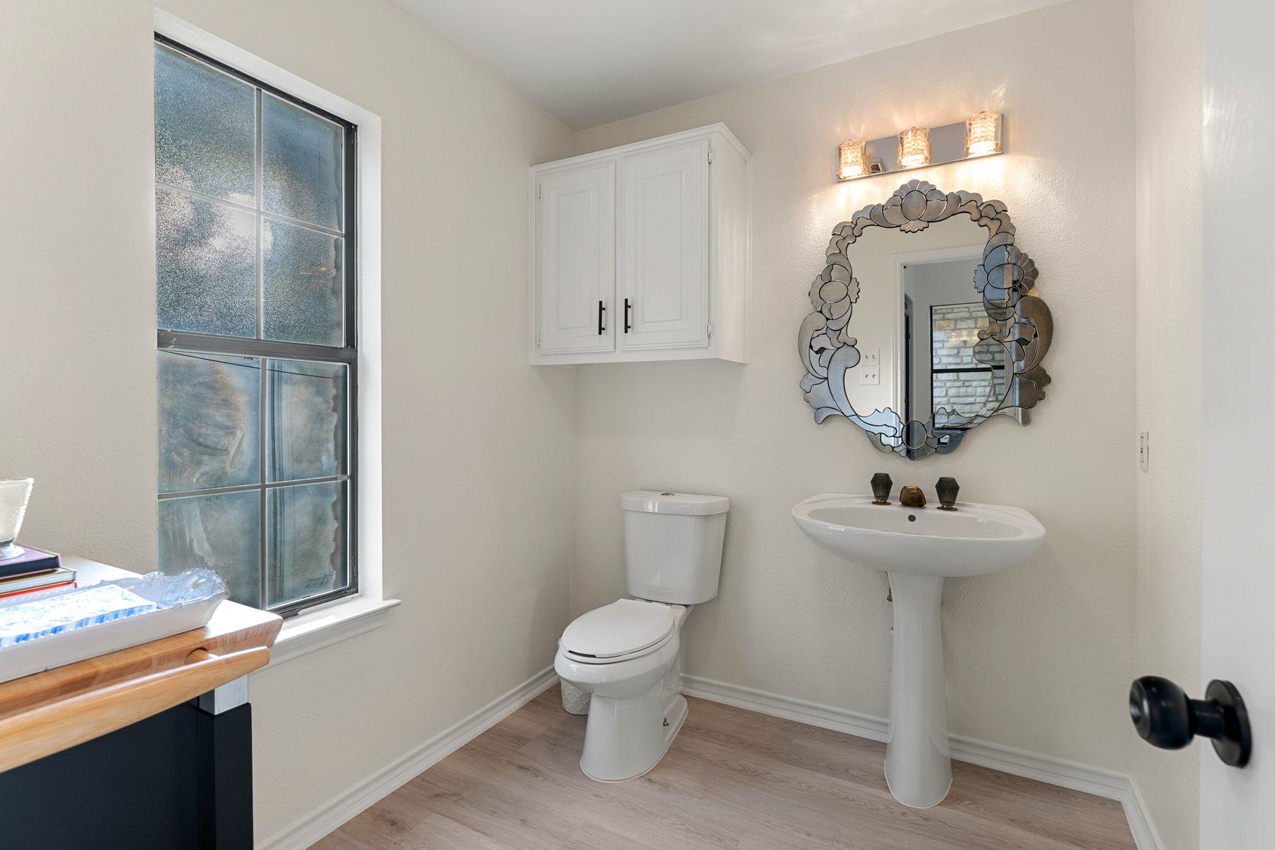 5 Valhalla Ct, Austin, TX 78738