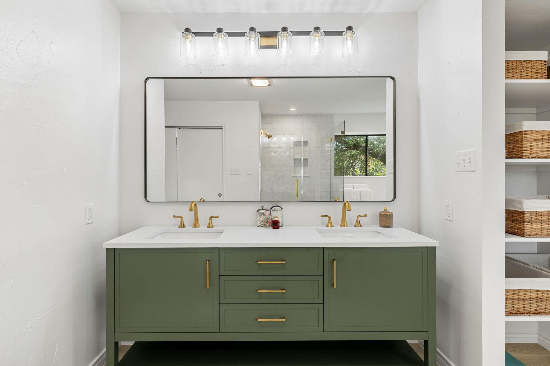 5 Valhalla Ct, Austin, TX 78738