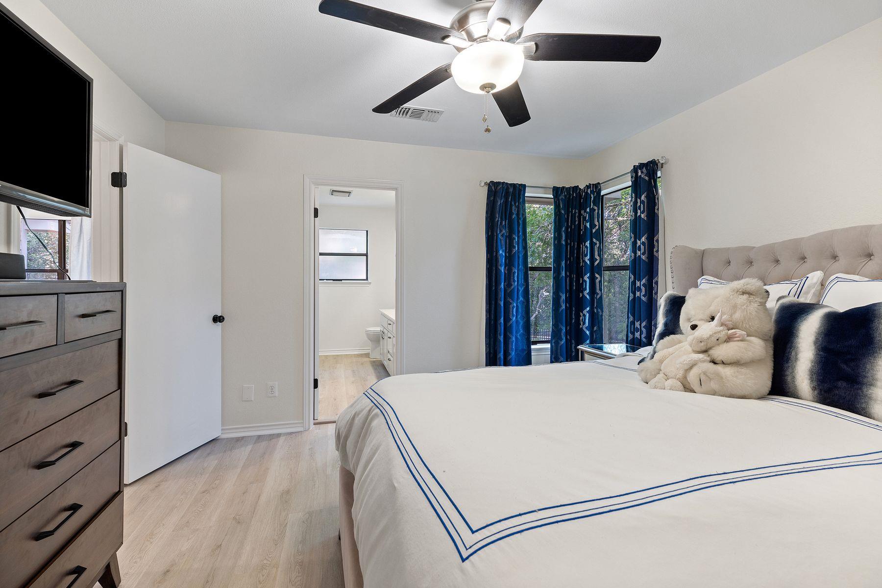 5 Valhalla Ct, Austin, TX 78738